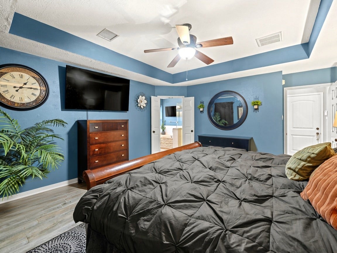 1806 Kensington Park Circle, Spring, TX 77386 Spacious primary bedroom with natural light.