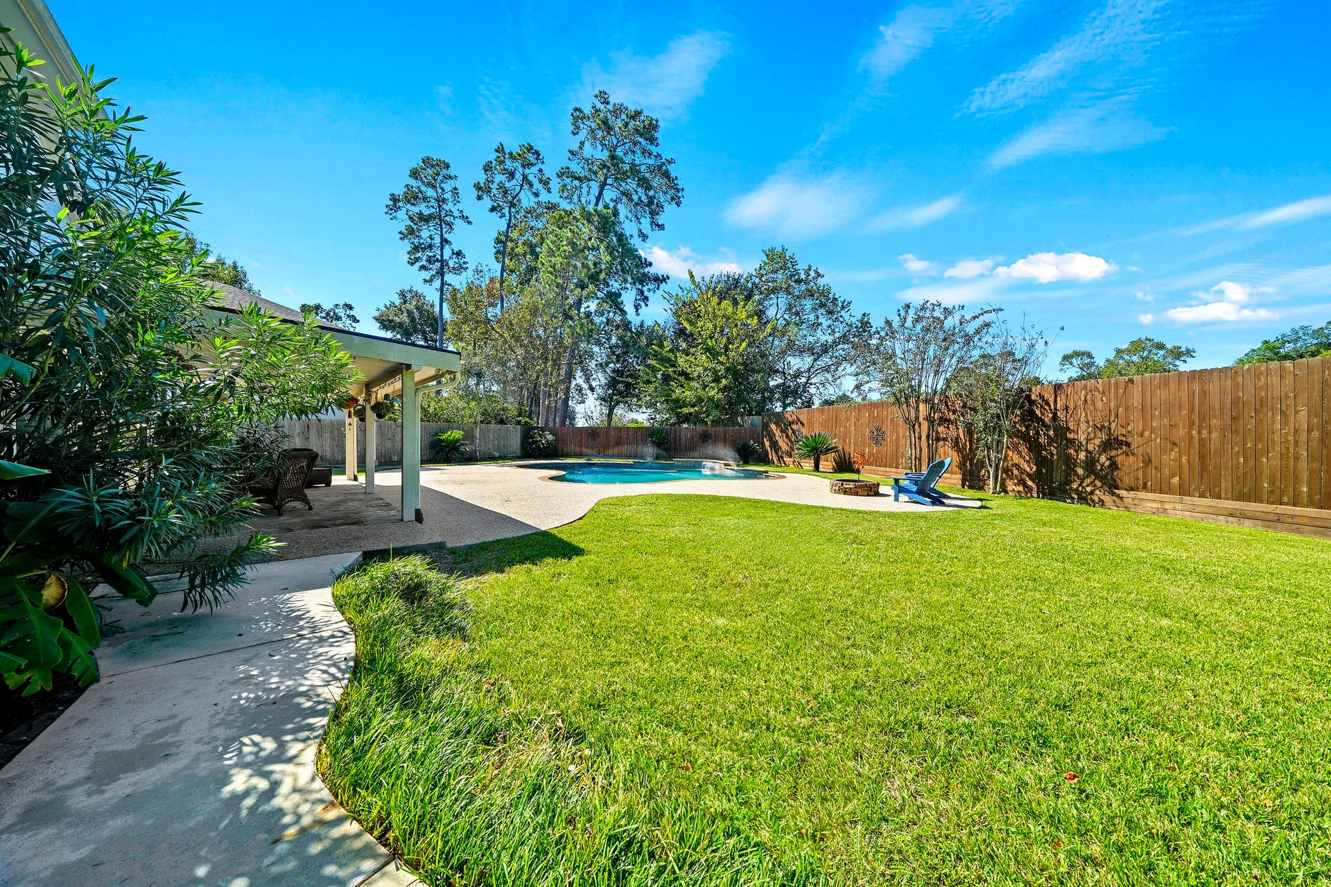 1806 Kensington Park Circle, Spring, TX 77386 Private fenced backyard with mature trees.