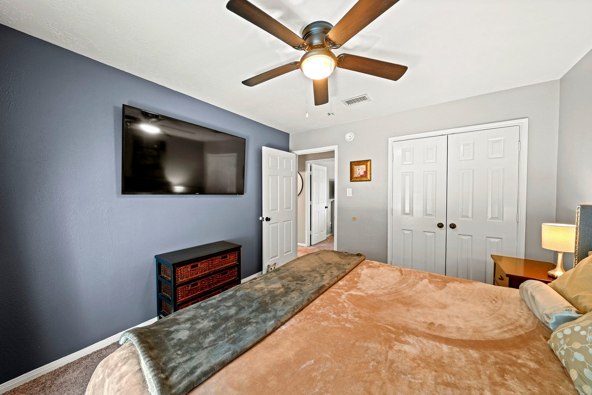 1806 Kensington Park Circle, Spring, TX 77386 Spacious bedroom with a generous closet.