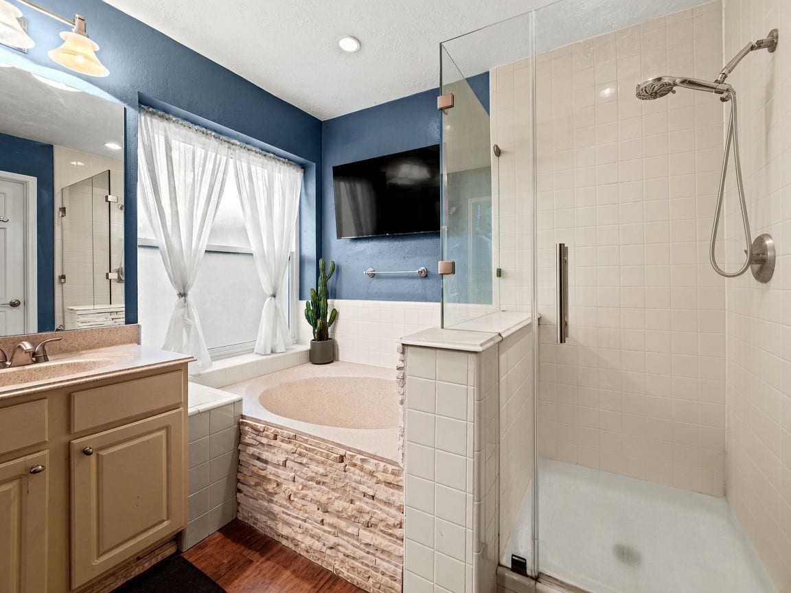 1806 Kensington Park Circle, Spring, TX 77386 Luxurious primary bath with soaking tub. Virtually staged.