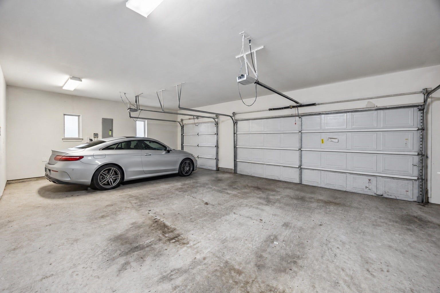 2725 Cohn Garden, Houston, TX 77007 An oversized three car garage provides plenty of room for vehicles, storage, and everyday gear. Direct access from the private rear drive adds convenience while keeping parking tucked away from the homes main entrance.