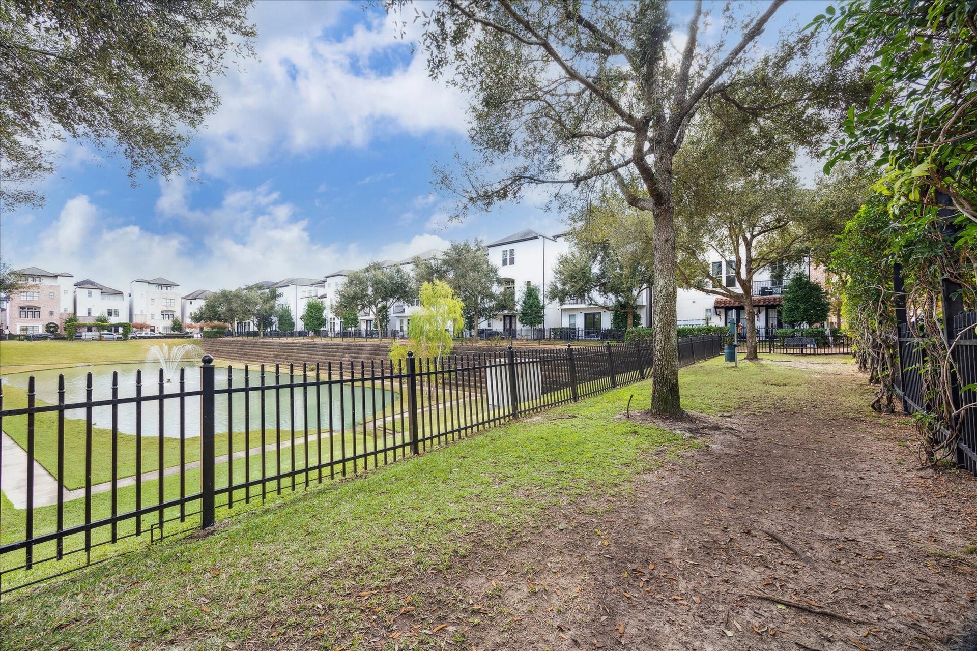 2725 Cohn Garden, Houston, TX 77007 Community dog park set alongside a landscaped greenbelt and pond, offering shaded walking paths and open space for pets to roam. Fenced surroundings and mature trees create a peaceful, well-maintained area designed for everyday use.