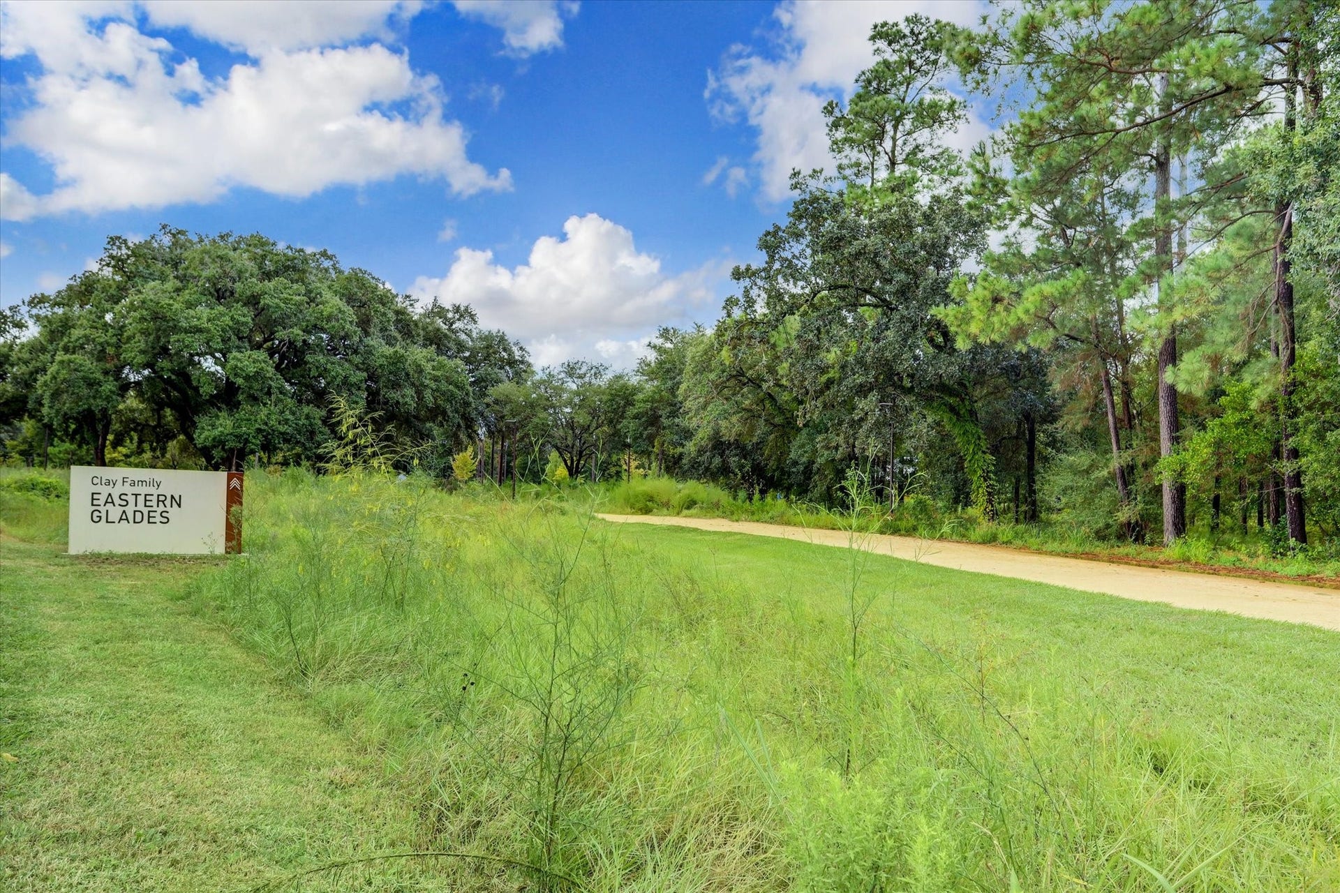 2725 Cohn Garden, Houston, TX 77007 Clay Family Eastern Glades offers miles of natural walking trails, open green space, and preserved woodland just minutes from the home, providing a quiet escape into nature without leaving the city.