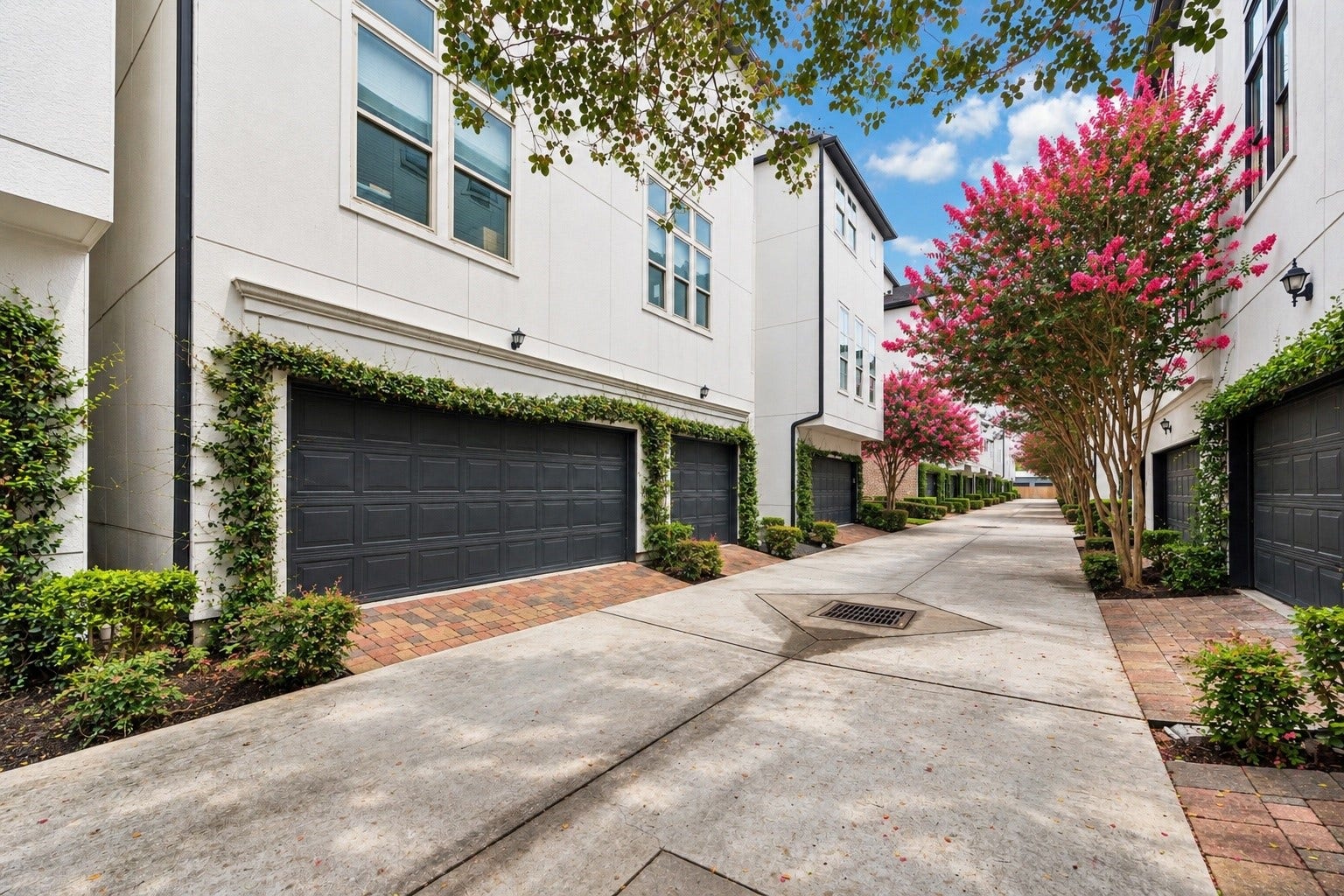 2725 Cohn Garden, Houston, TX 77007 A private rear drive is framed by manicured landscaping, climbing greenery, and vibrant crepe myrtles, creating a polished arrival from every angle. Attached garages provide convenient access while preserving the communitys charming, pedestrian focused streetscape.
