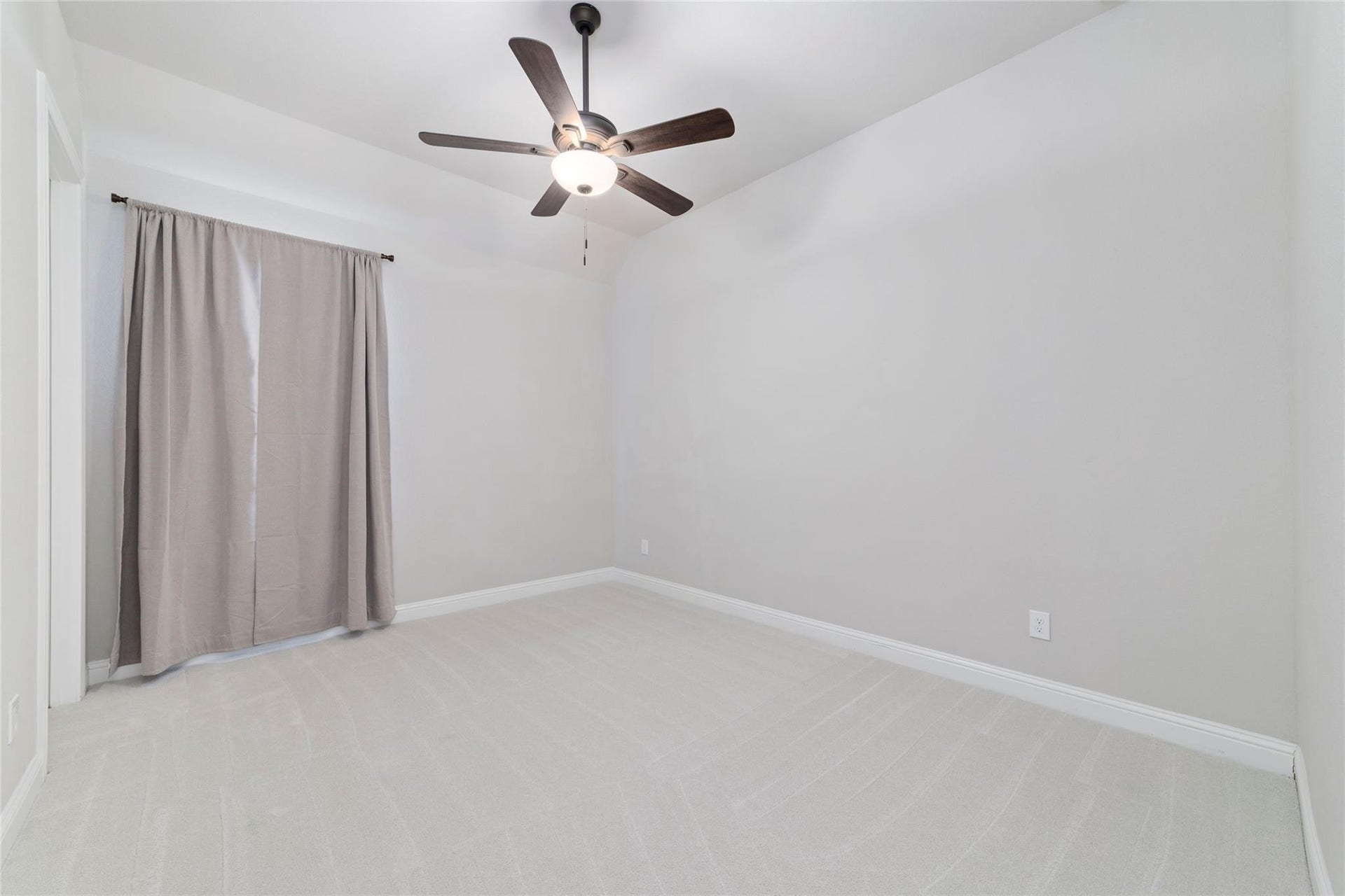 28213 Briarwood Pass, Spring, TX 77386 28213 Briarwood Pass, Spring, TX 77386