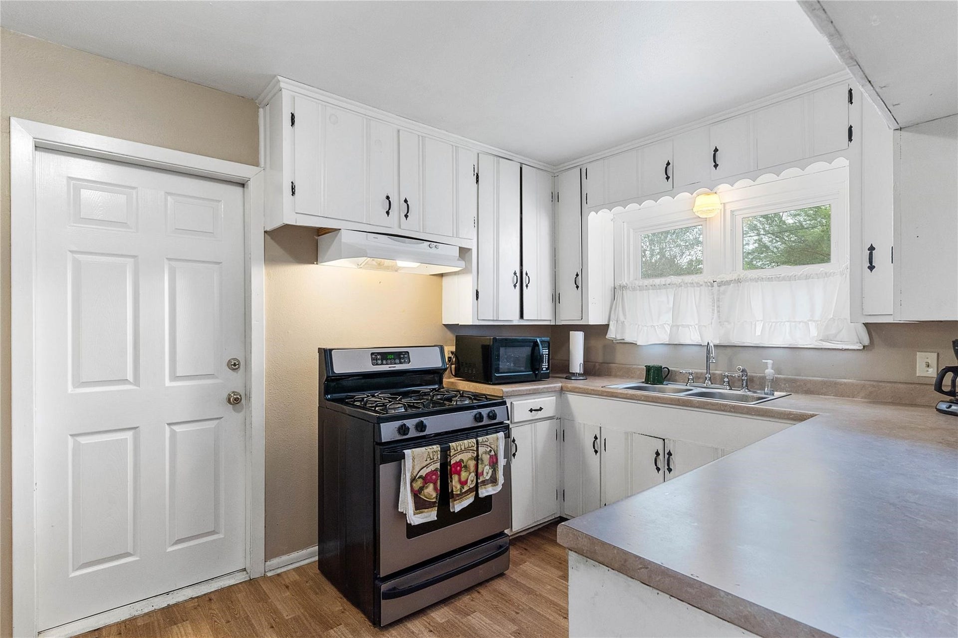 5806 Grape Street, Houston, TX 77074 5806 Grape Street, Houston, TX 77074
