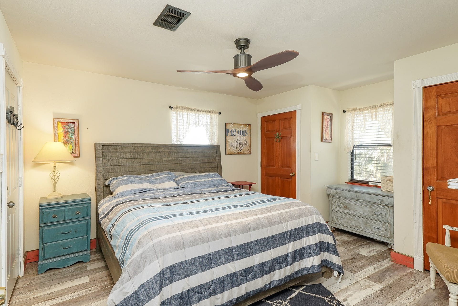 4702 Bayou Lane, Hitchcock, TX 77563 4702 Bayou Lane, Hitchcock, TX 77563