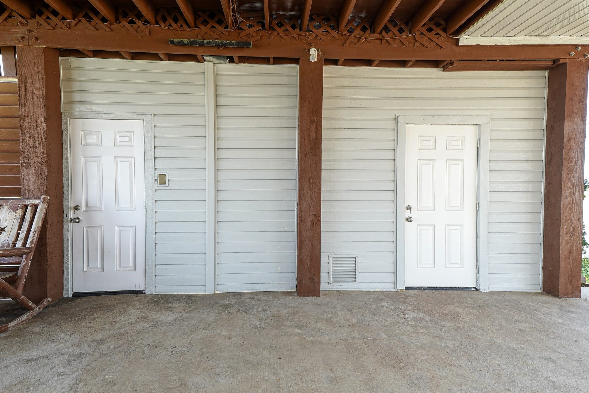 4702 Bayou Lane, Hitchcock, TX 77563 Downstairs Storage and Elevator Shaft