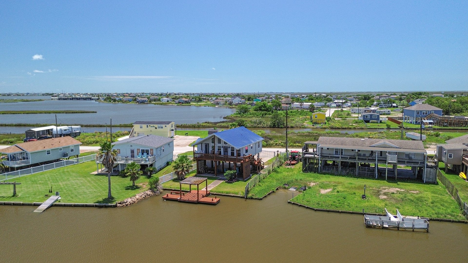 4702 Bayou Lane, Hitchcock, TX 77563 4702 Bayou Lane, Hitchcock, TX 77563