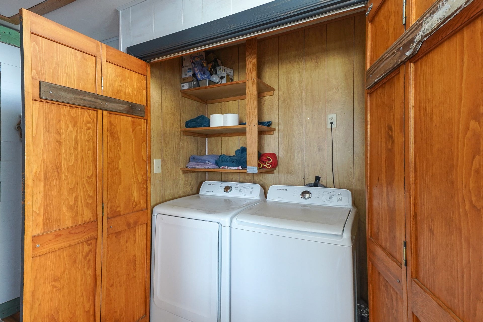 4702 Bayou Lane, Hitchcock, TX 77563 4702 Bayou Lane, Hitchcock, TX 77563