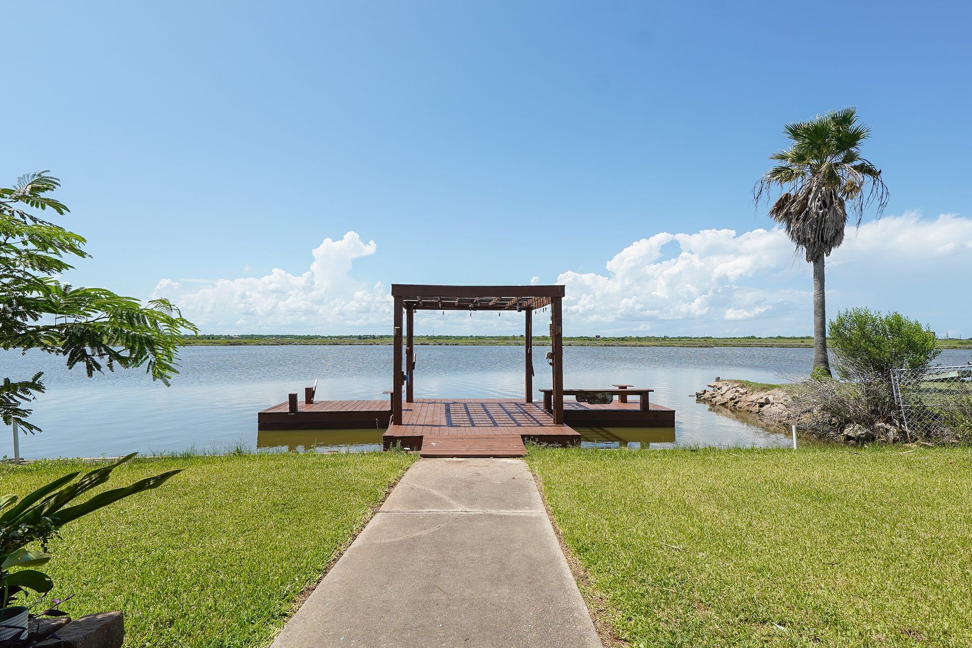 4702 Bayou Lane, Hitchcock, TX 77563 4702 Bayou Lane, Hitchcock, TX 77563