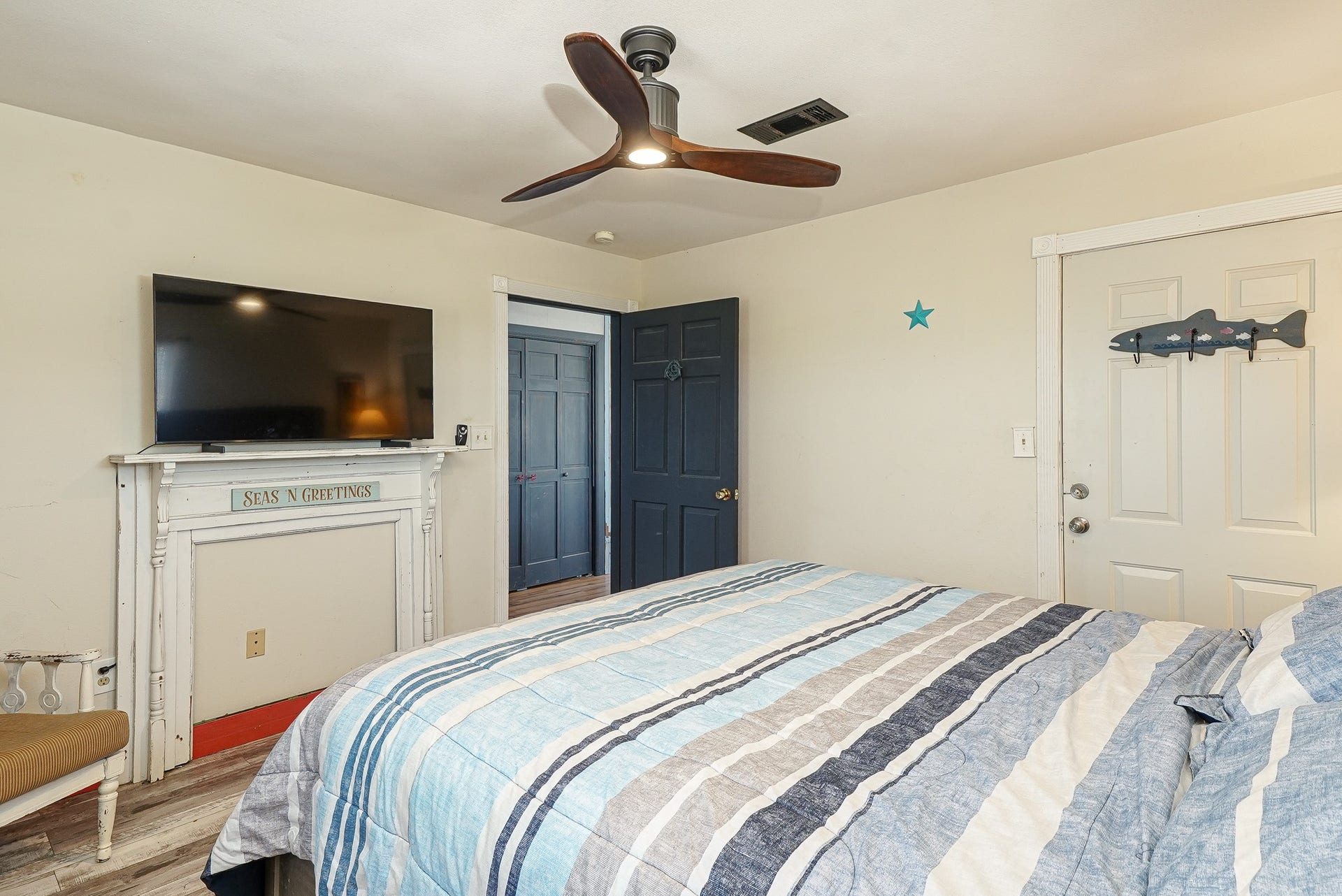 4702 Bayou Lane, Hitchcock, TX 77563 4702 Bayou Lane, Hitchcock, TX 77563