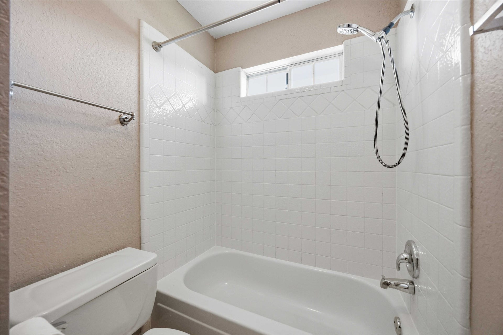 4712 Broadmoor Drive, League City, TX 77573 4712 Broadmoor Drive, League City, TX 77573