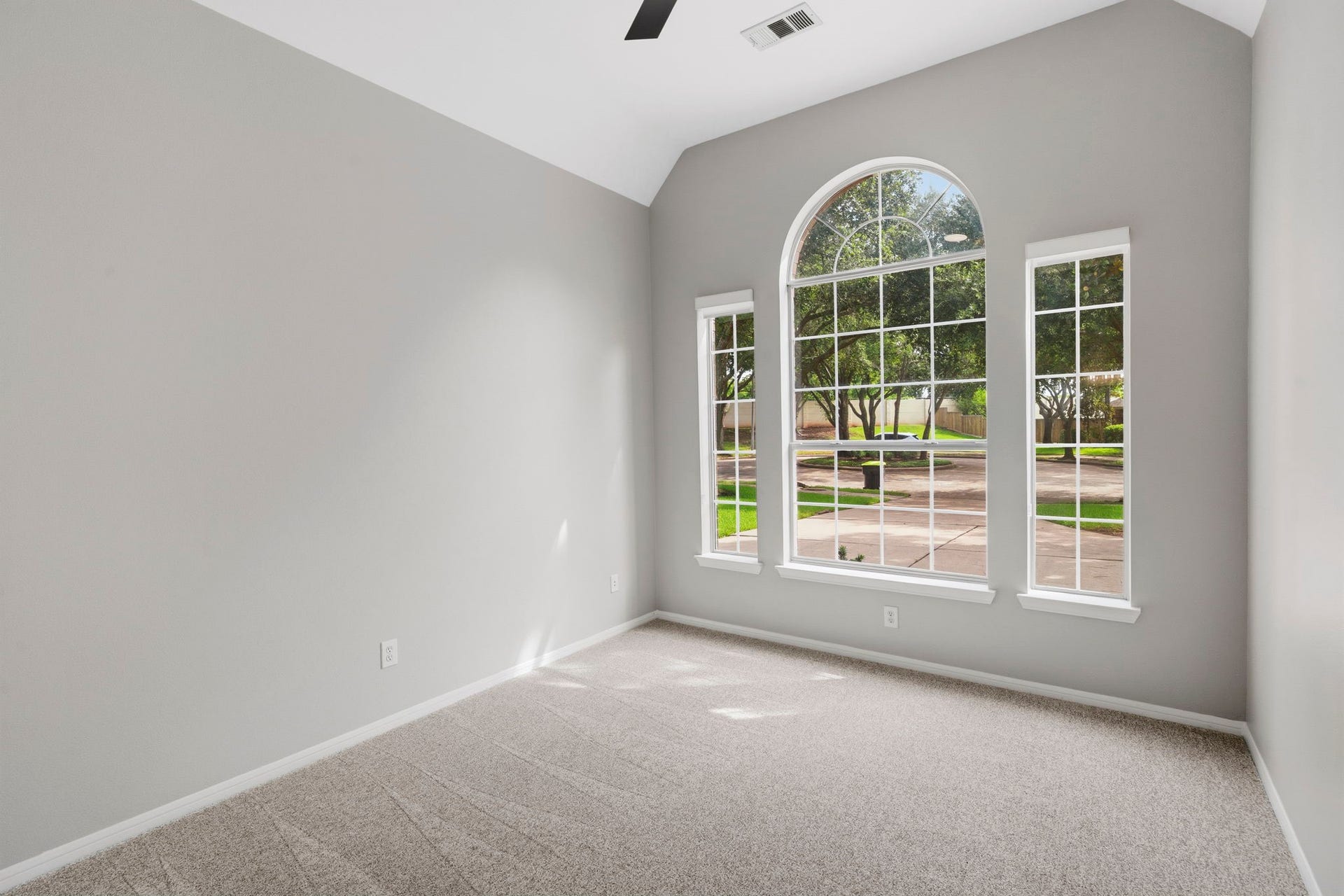 3427 Powell Way, Missouri City, TX 77459 Home office with a vaulted ceiling and expansive arched window offering abundant natural light.