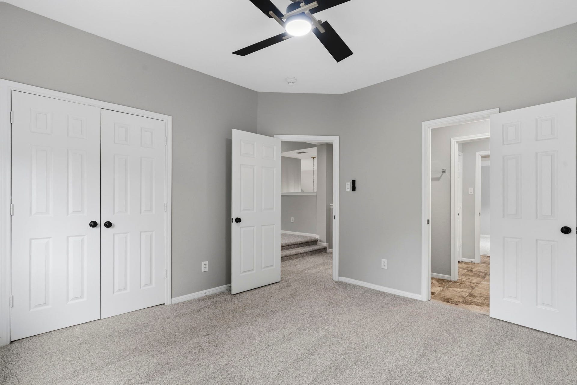 3427 Powell Way, Missouri City, TX 77459 Comfortable bedroom with generous closet space and bath access.