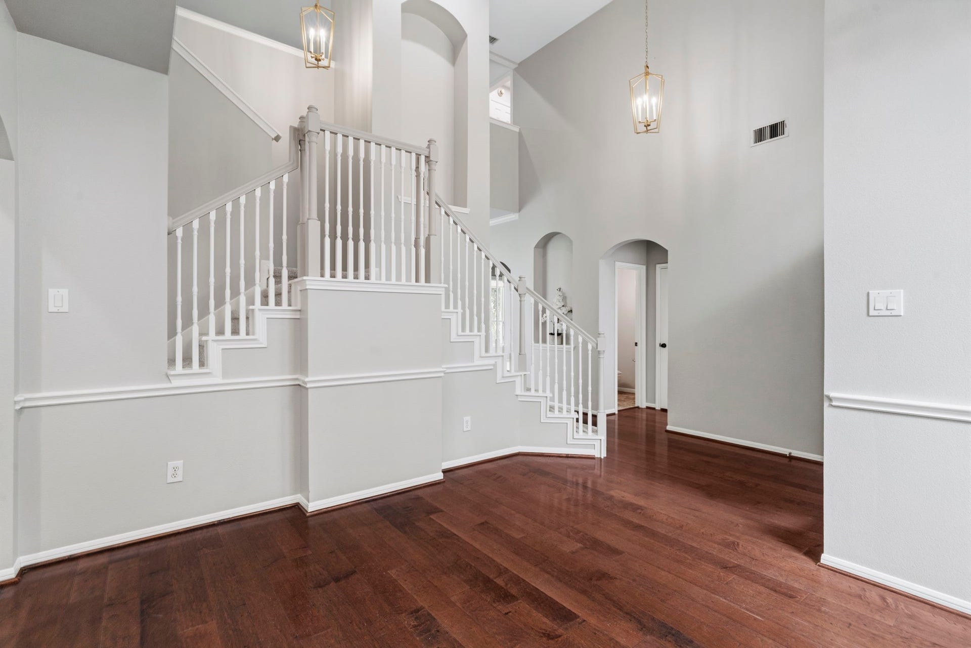 3427 Powell Way, Missouri City, TX 77459 Elegant formal space with a sweeping staircase and soaring ceiling.