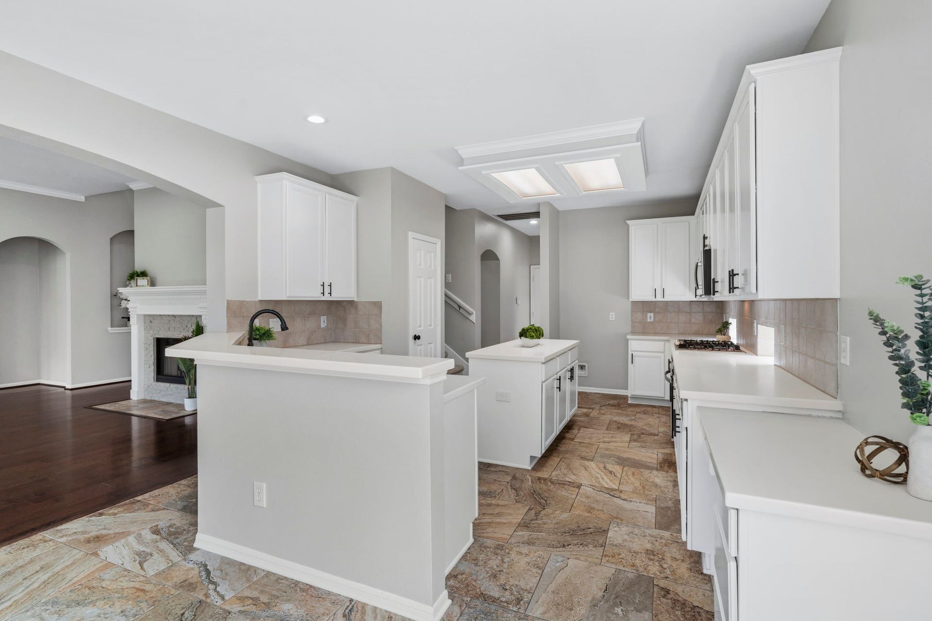 3427 Powell Way, Missouri City, TX 77459 Bright, open kitchen with generous cabinetry and a center island.
