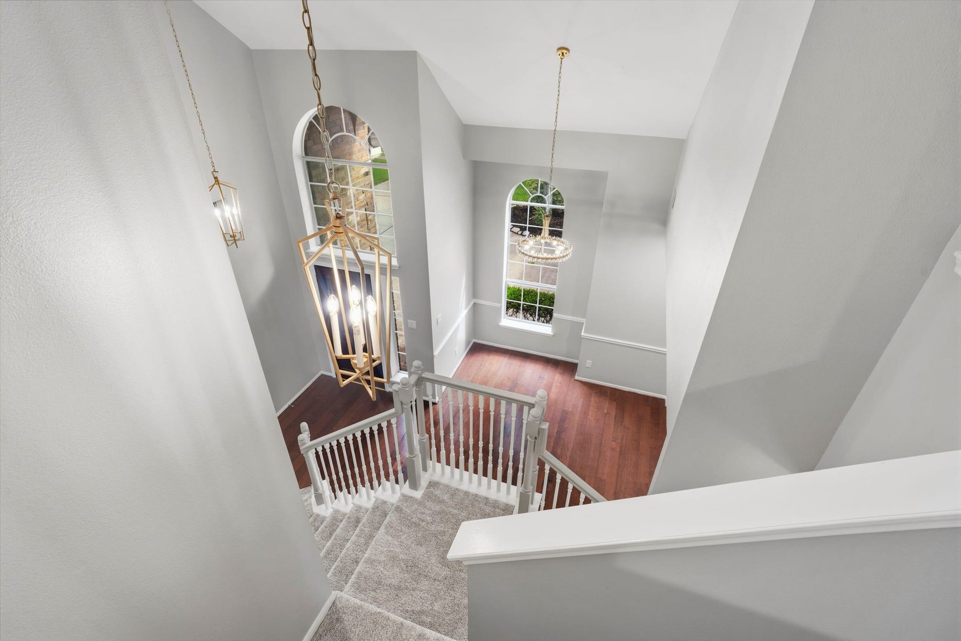 3427 Powell Way, Missouri City, TX 77459 Dramatic staircase view with soaring ceilings and elegant windows.