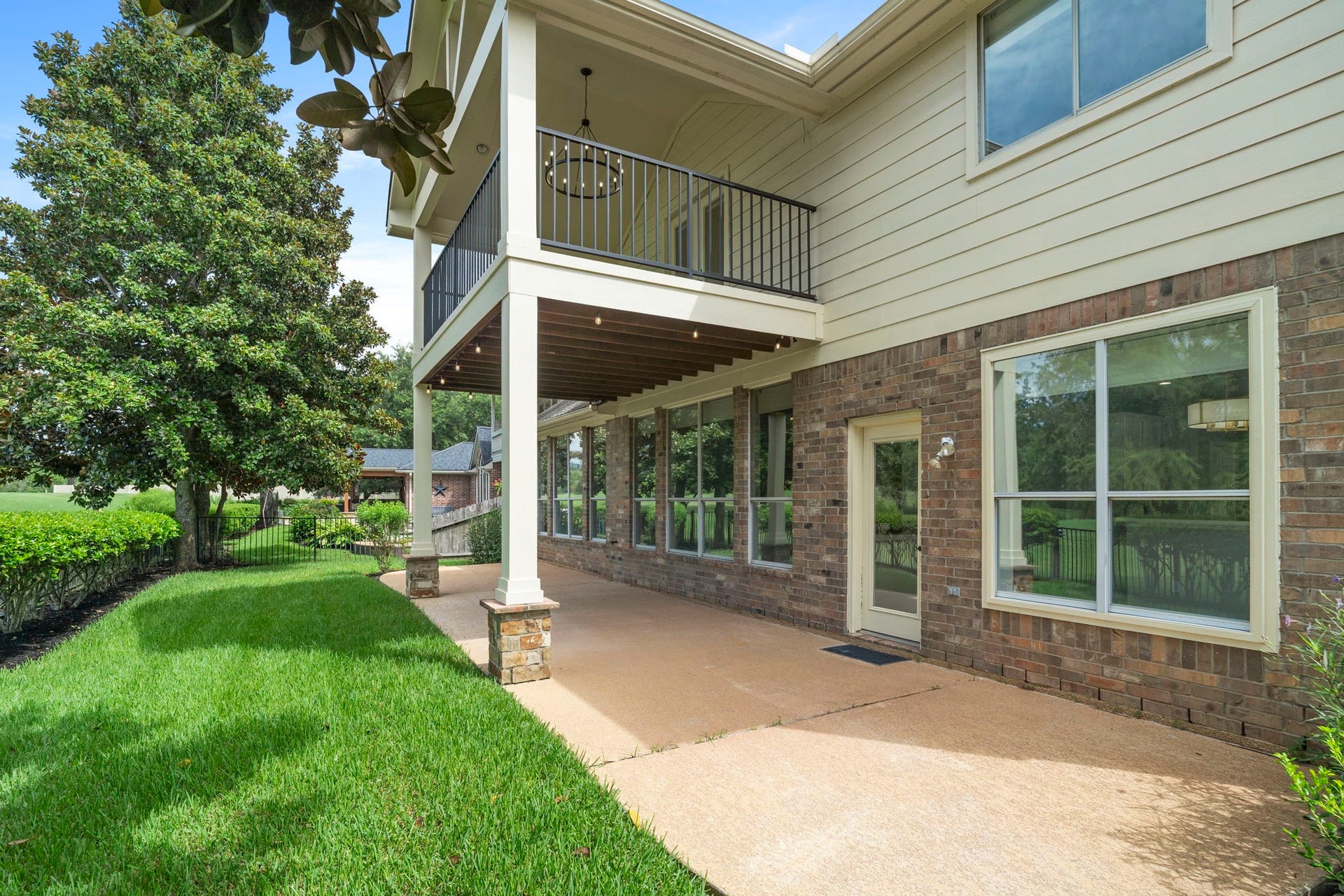 3427 Powell Way, Missouri City, TX 77459 Expansive rear patio ideal for relaxing and entertaining.