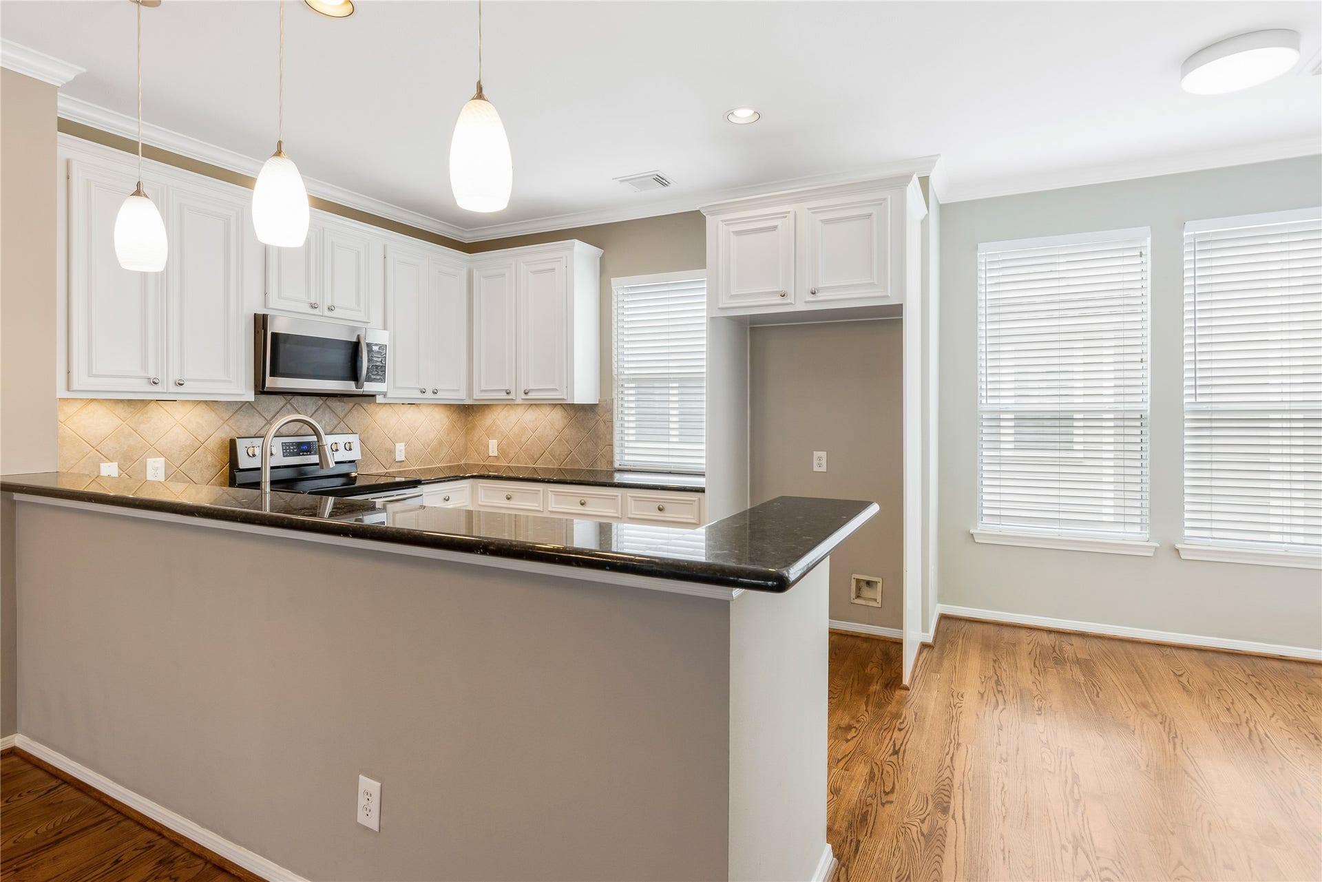 2615 W Dallas Street, Houston, TX 77019 2nd level kitchen with breakfast nook