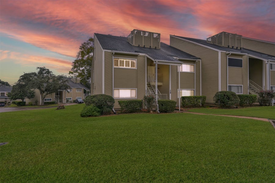 Property photo for 132 April Point Drive S, Conroe, TX