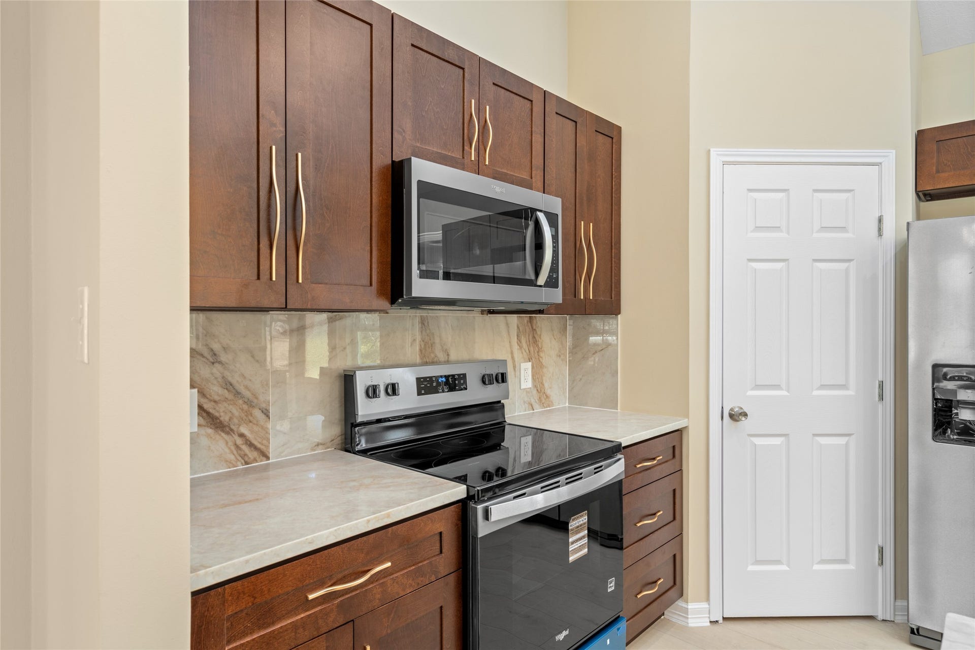 The kitchens design exudes
sophistication, with rich wood
tones, polished countertops,
and plenty of room to
entertain guests while
preparing meals.