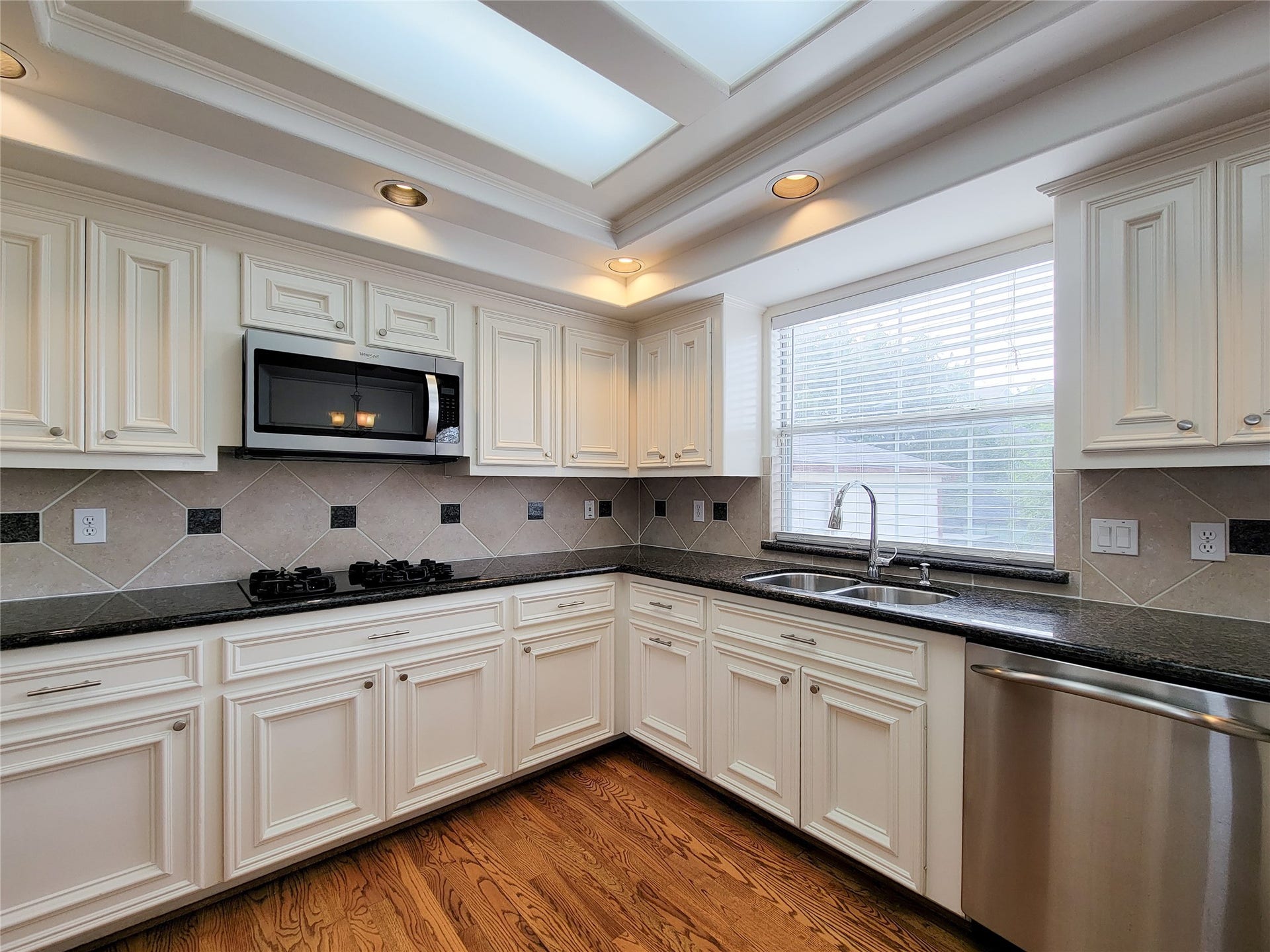 2004 Mcduffie Street, Houston, TX 77019 2004 Mcduffie Street, Houston, TX 77019