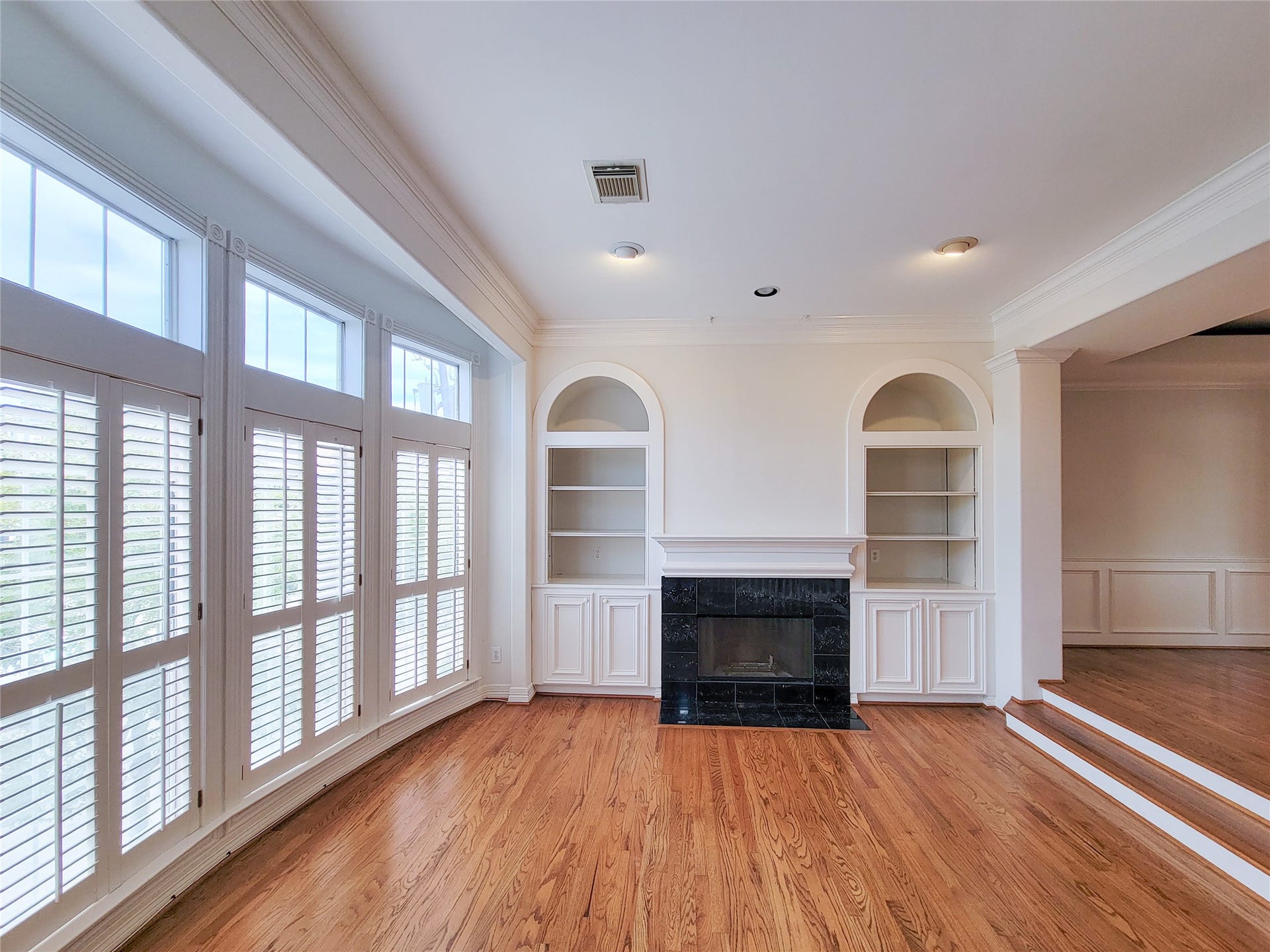 2004 Mcduffie Street, Houston, TX 77019 2004 Mcduffie Street, Houston, TX 77019