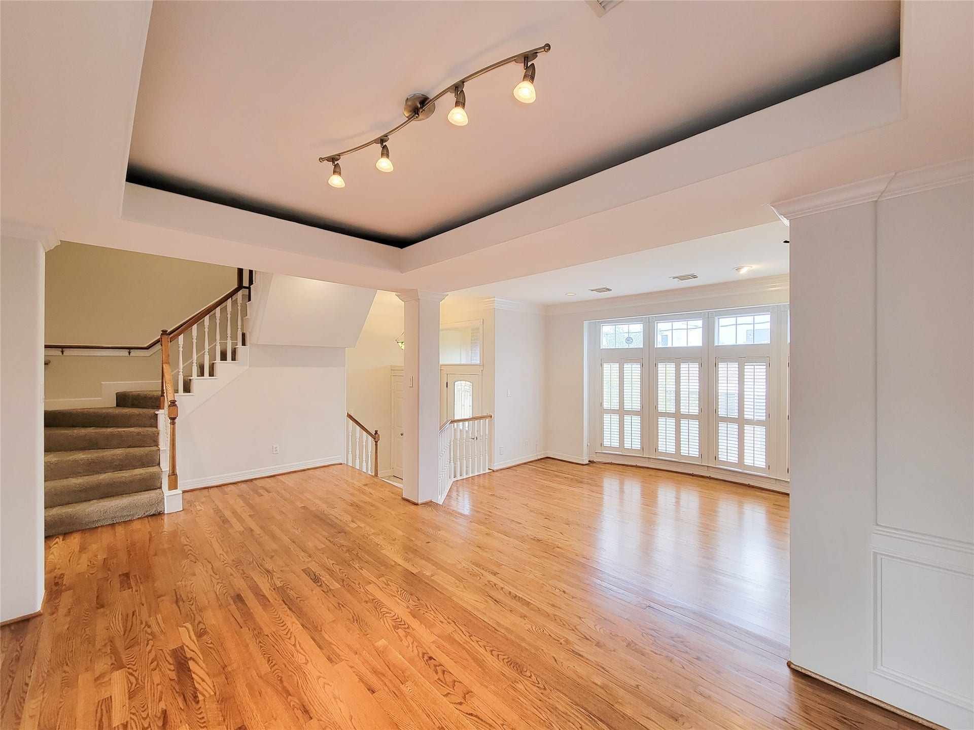 2004 Mcduffie Street, Houston, TX 77019 2004 Mcduffie Street, Houston, TX 77019