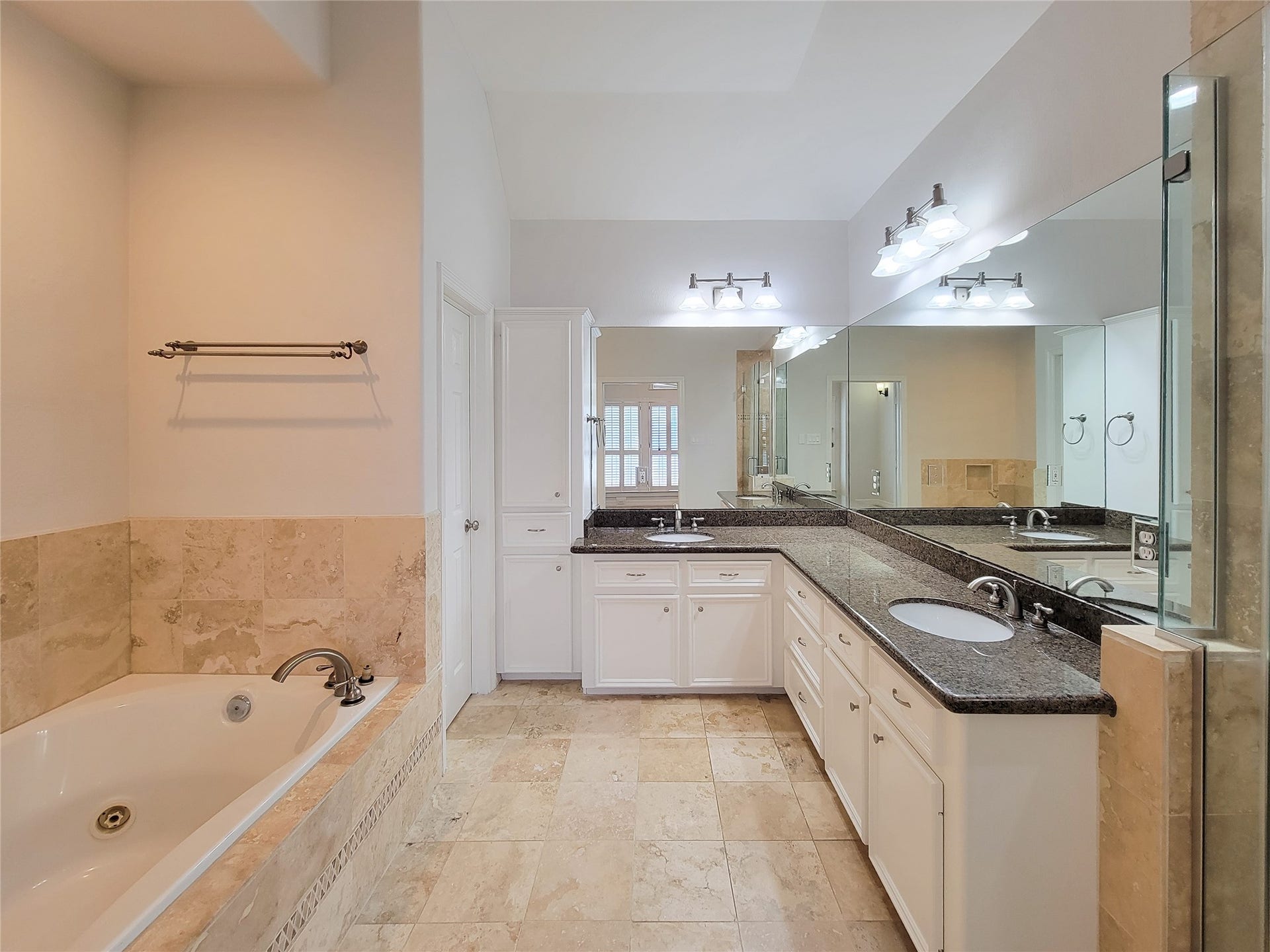 2004 Mcduffie Street, Houston, TX 77019 2004 Mcduffie Street, Houston, TX 77019