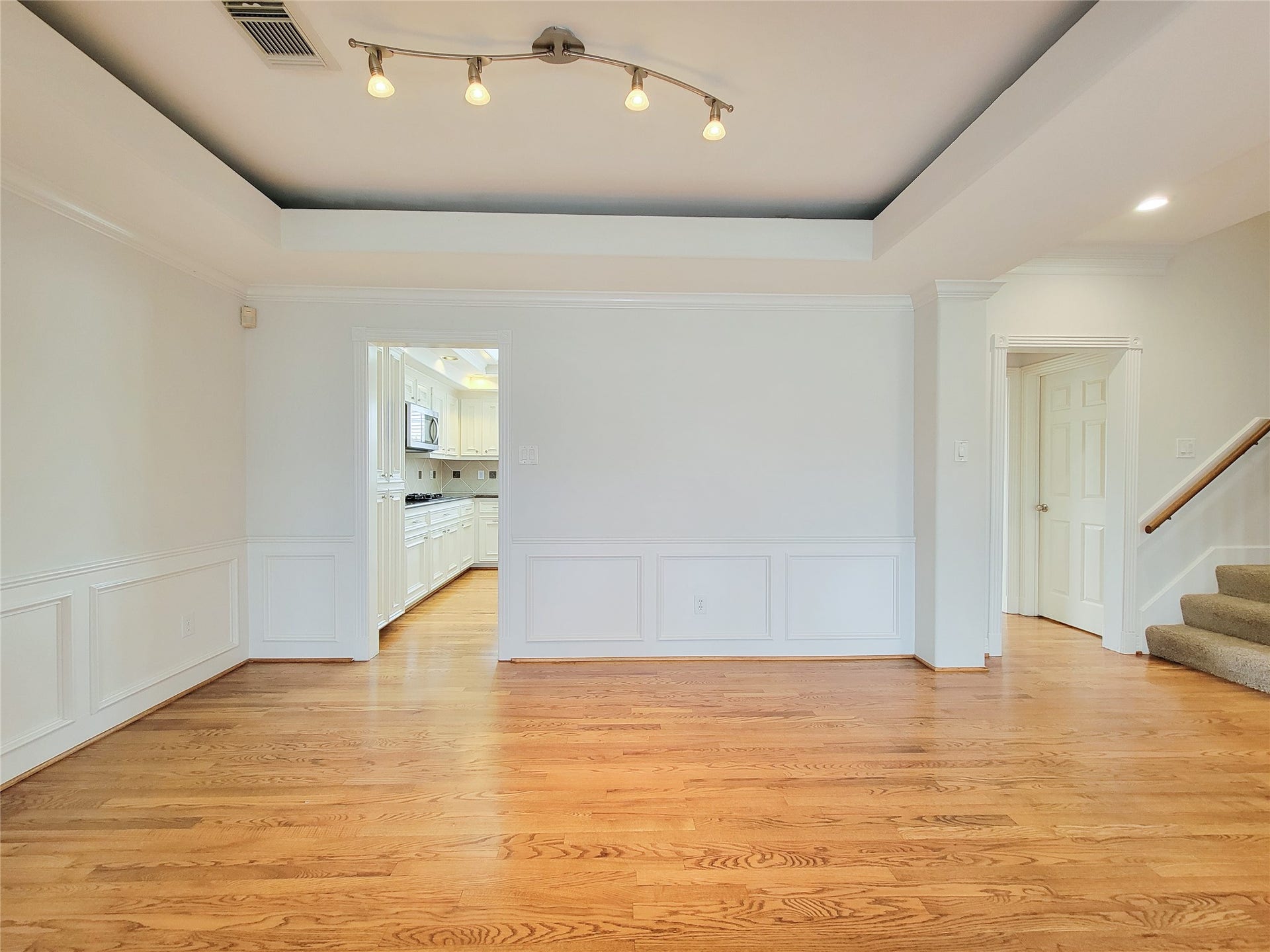 2004 Mcduffie Street, Houston, TX 77019 2004 Mcduffie Street, Houston, TX 77019
