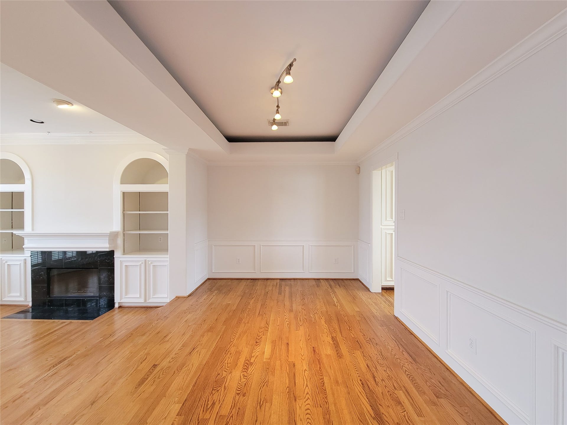 2004 Mcduffie Street, Houston, TX 77019 2004 Mcduffie Street, Houston, TX 77019