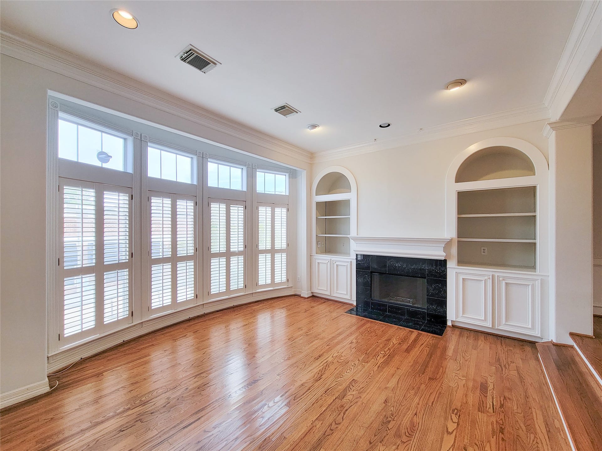 2004 Mcduffie Street, Houston, TX 77019 2004 Mcduffie Street, Houston, TX 77019