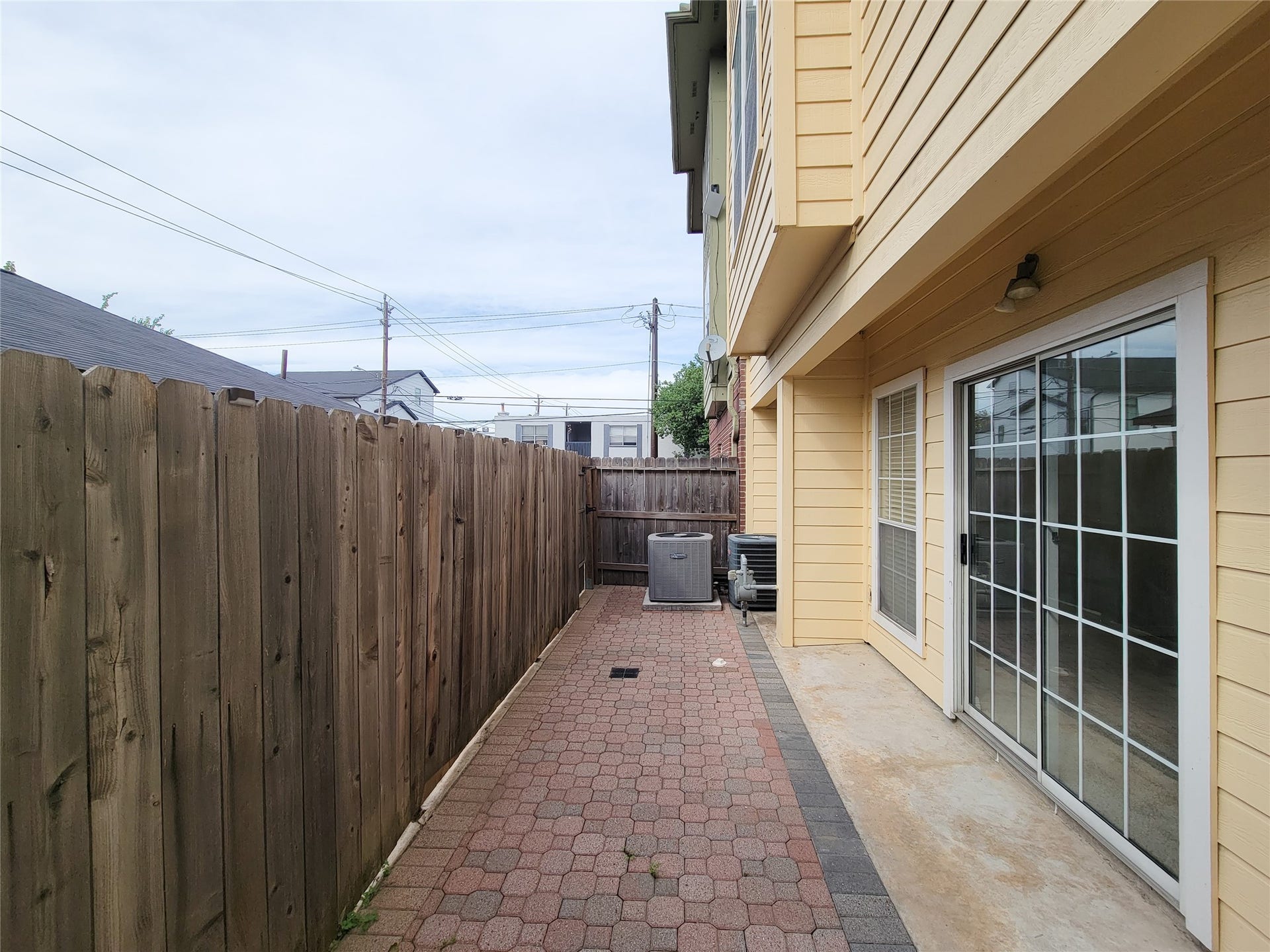 2004 Mcduffie Street, Houston, TX 77019 2004 Mcduffie Street, Houston, TX 77019