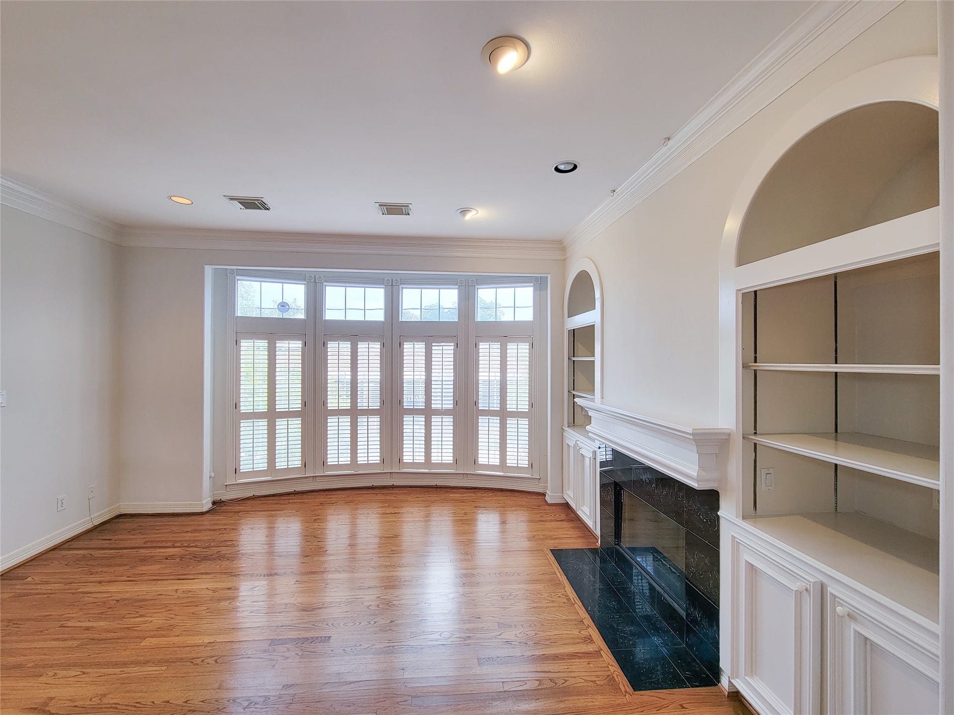 2004 Mcduffie Street, Houston, TX 77019 2004 Mcduffie Street, Houston, TX 77019