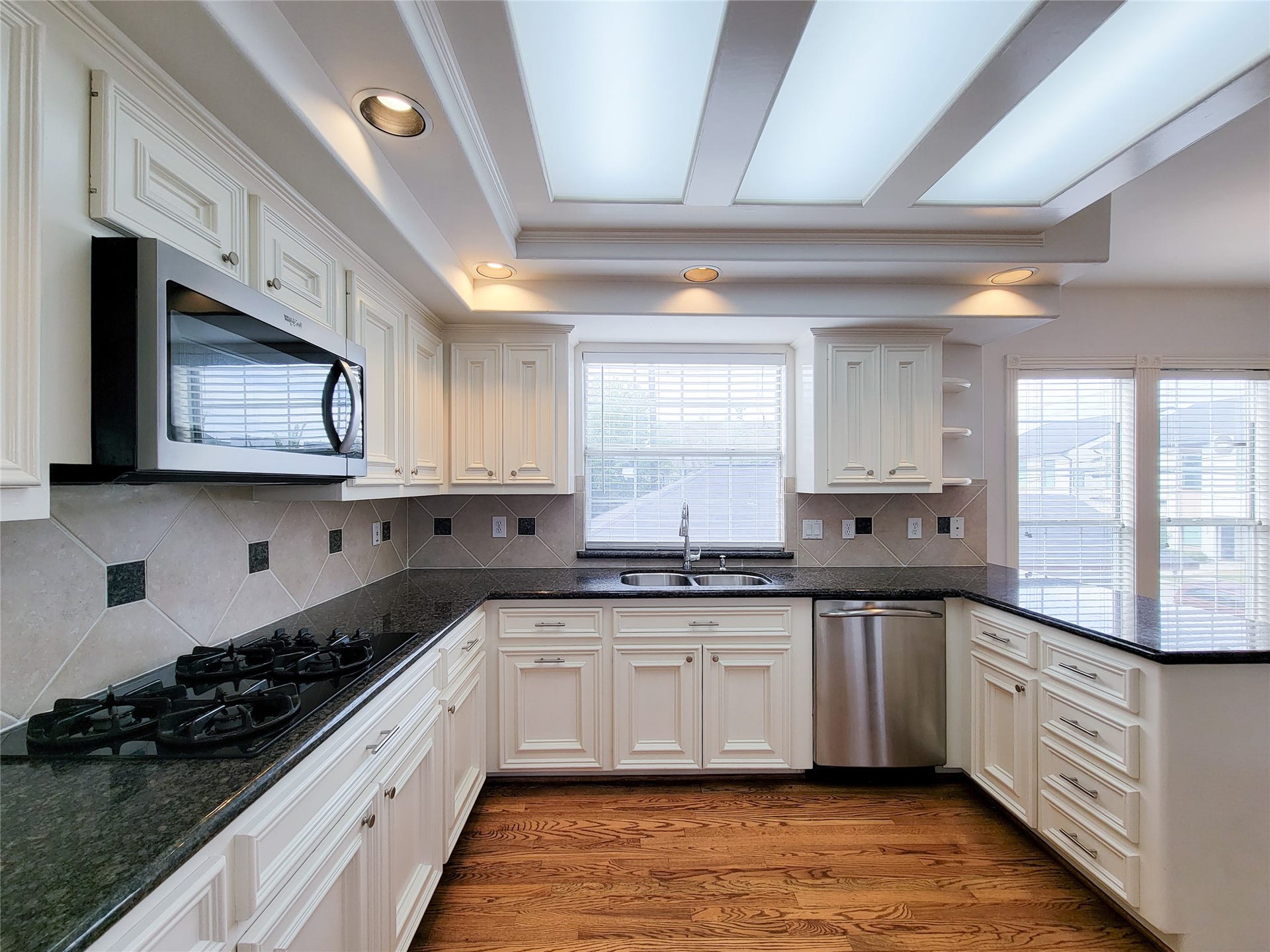 2004 Mcduffie Street, Houston, TX 77019 2004 Mcduffie Street, Houston, TX 77019