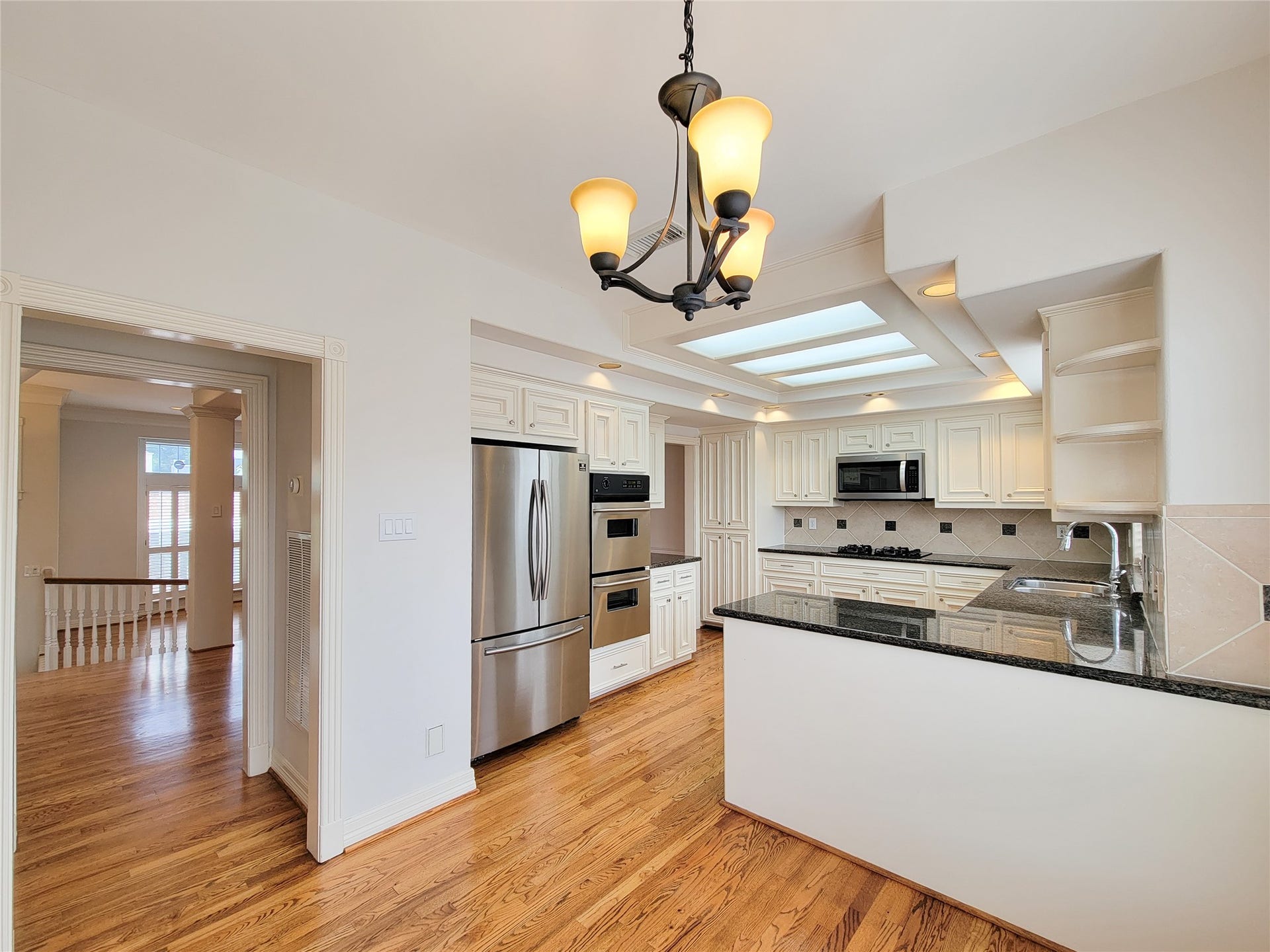 2004 Mcduffie Street, Houston, TX 77019 2004 Mcduffie Street, Houston, TX 77019