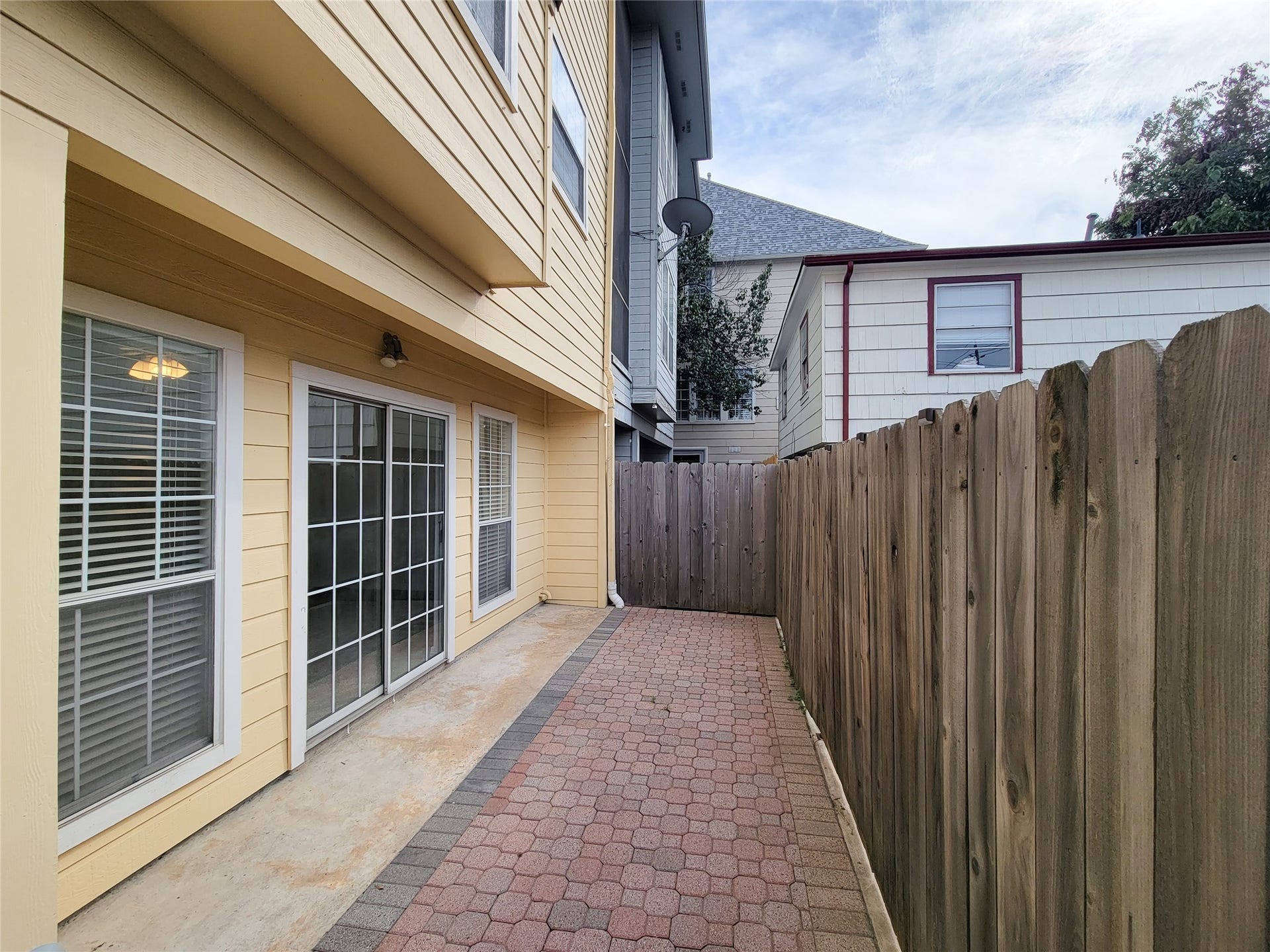 2004 Mcduffie Street, Houston, TX 77019 2004 Mcduffie Street, Houston, TX 77019