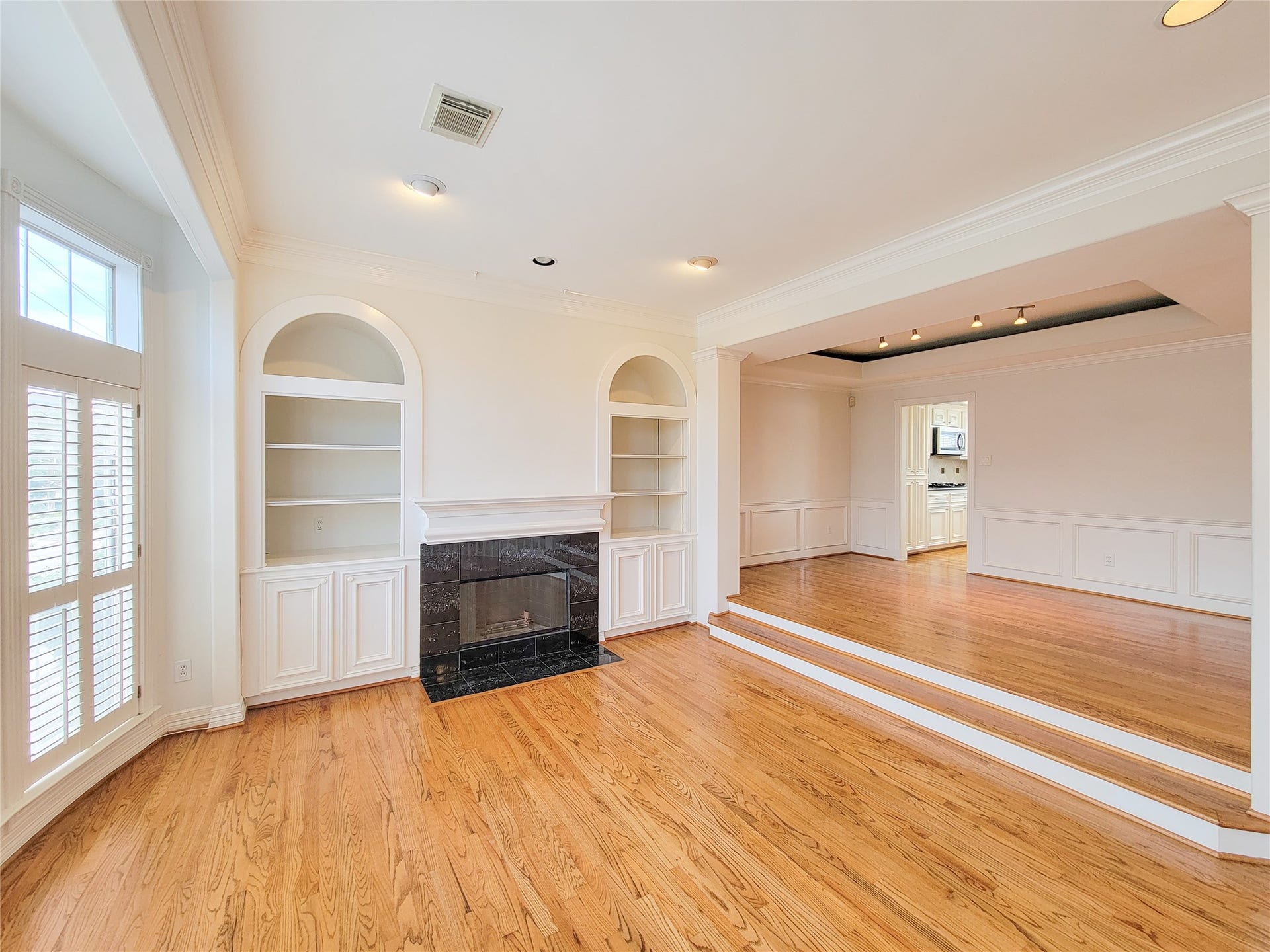 2004 Mcduffie Street, Houston, TX 77019 2004 Mcduffie Street, Houston, TX 77019