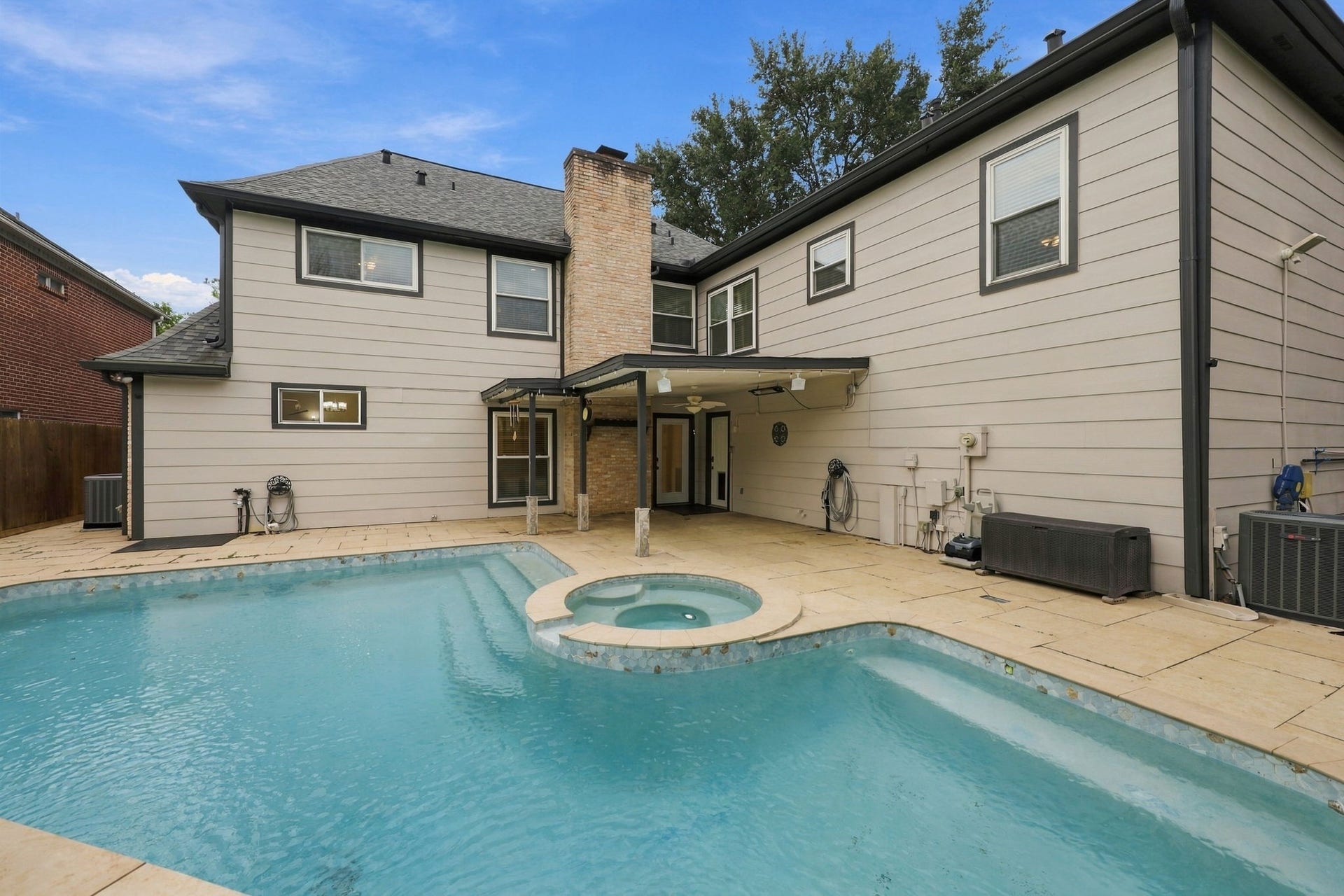 1430 Stependale Drive, Katy, TX 77450 Take advantage of the private backyard oasis with a beautifully designed pool, integrated spa, decorative water features, and a spacious surrounding deck.