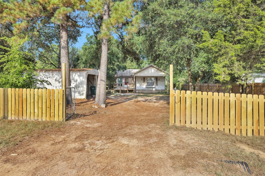 Property photo for 214 Rebecca Lane, Willis, TX