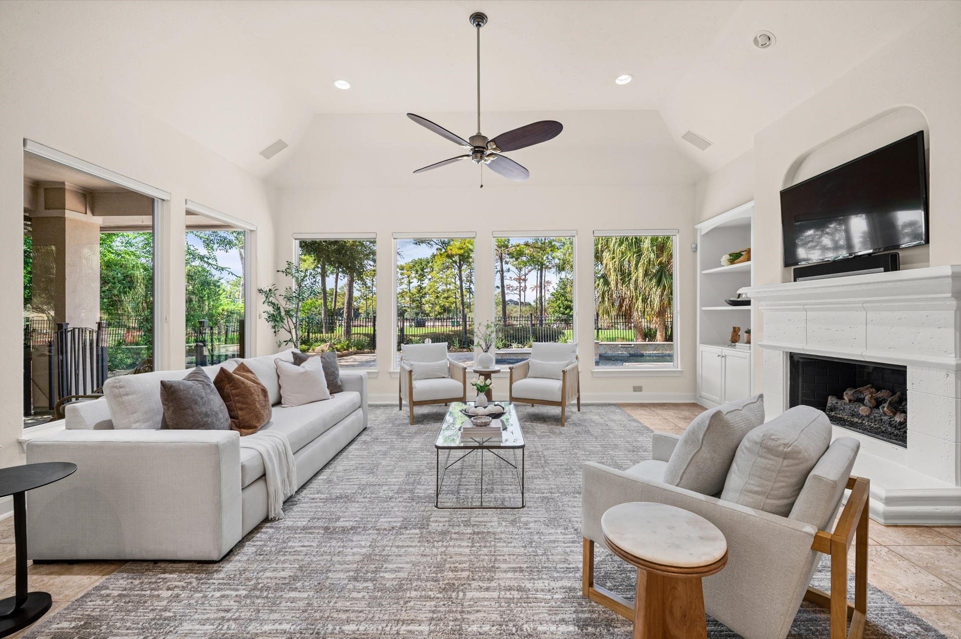 3010 Bonnebridge Way Boulevard, Houston, TX 77082 A wall of windows fills the living room with natural light and frames sweeping views of the 1st fairwayan inviting place to relax and enjoy the beauty of golf course living.