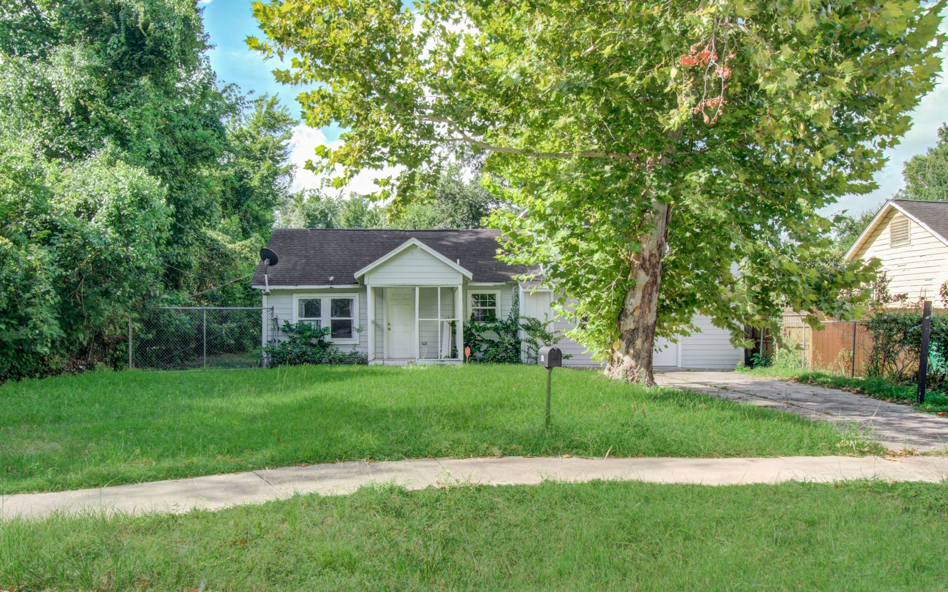 1016 Apache Street, Houston, TX 77022 1016 Apache Street, Houston, TX 77022