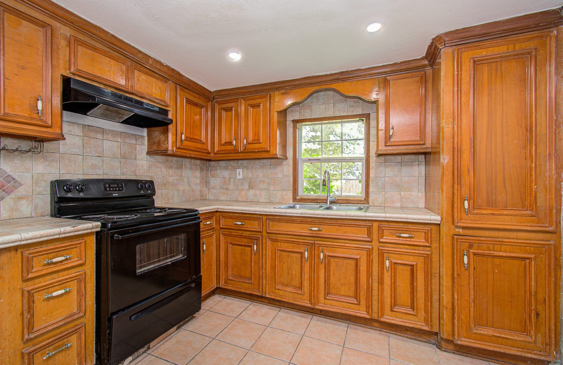 1016 Apache Street, Houston, TX 77022 1016 Apache Street, Houston, TX 77022