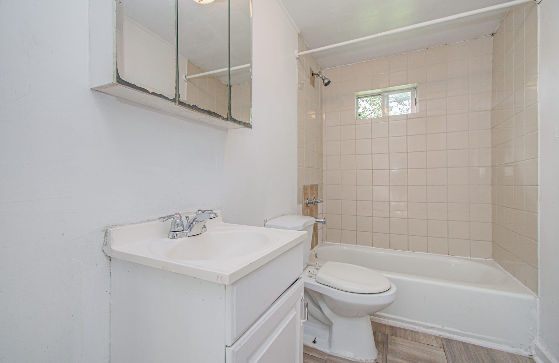 1016 Apache Street, Houston, TX 77022 1016 Apache Street, Houston, TX 77022