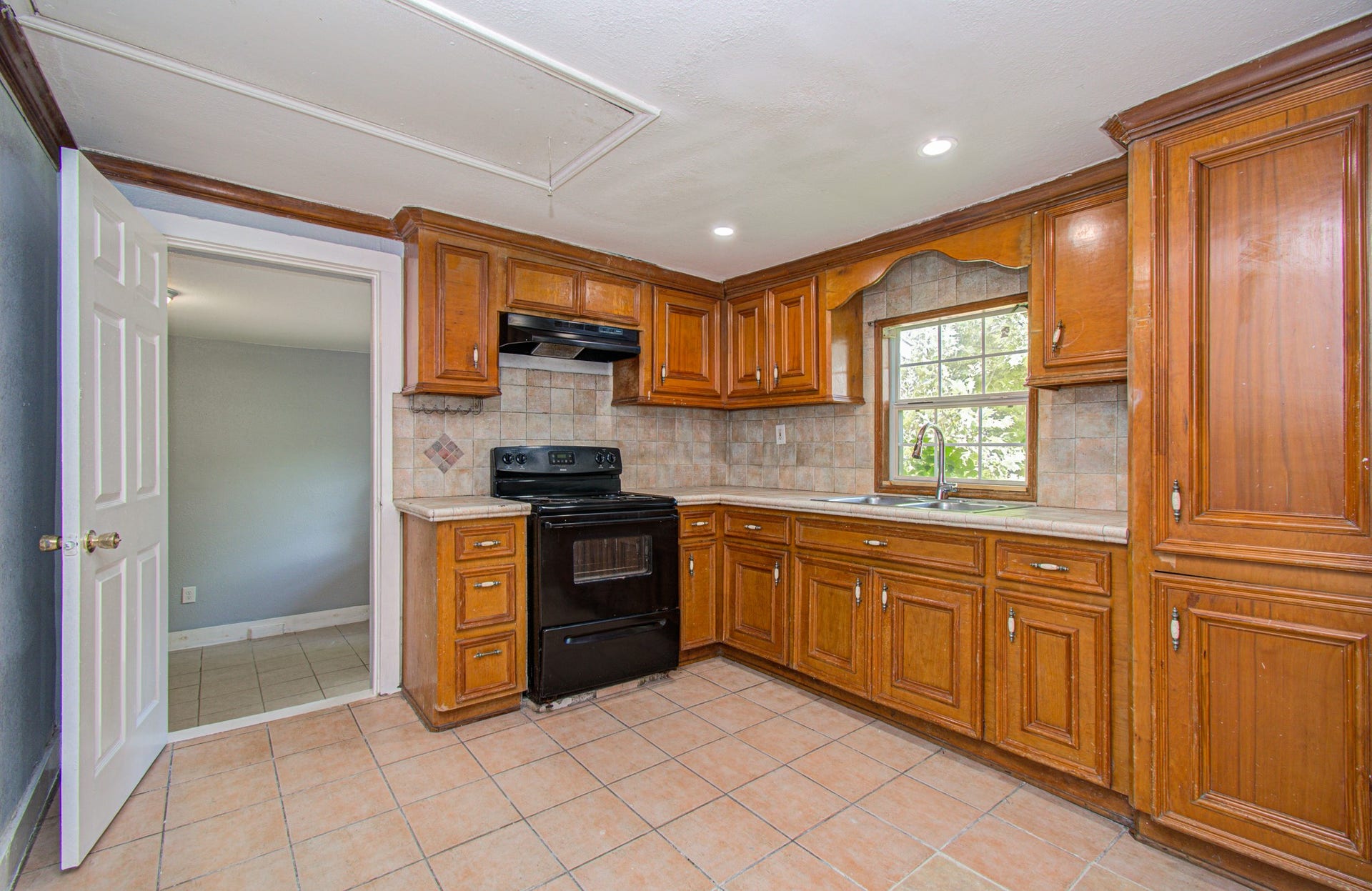 1016 Apache Street, Houston, TX 77022 1016 Apache Street, Houston, TX 77022