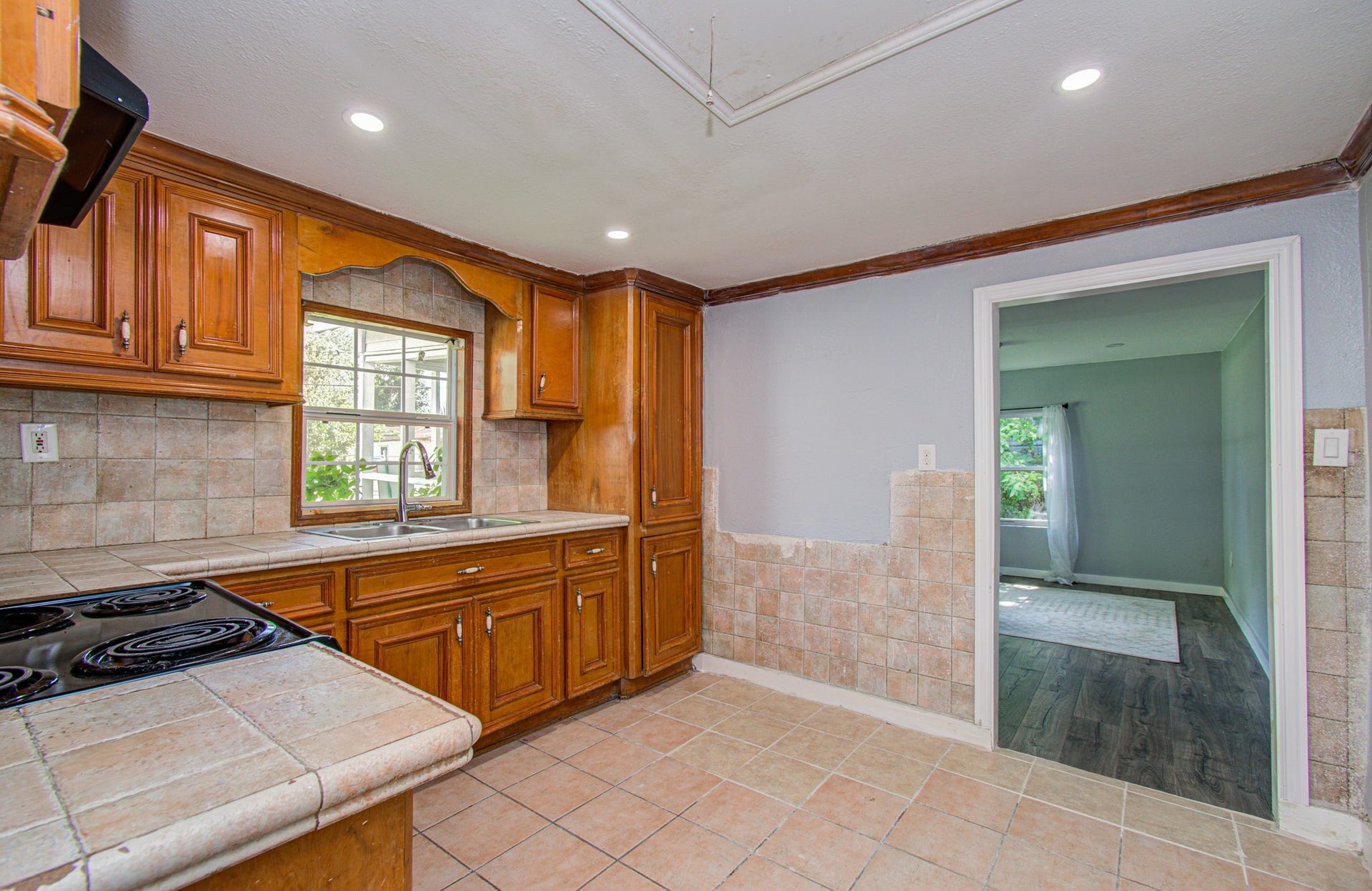 1016 Apache Street, Houston, TX 77022 1016 Apache Street, Houston, TX 77022