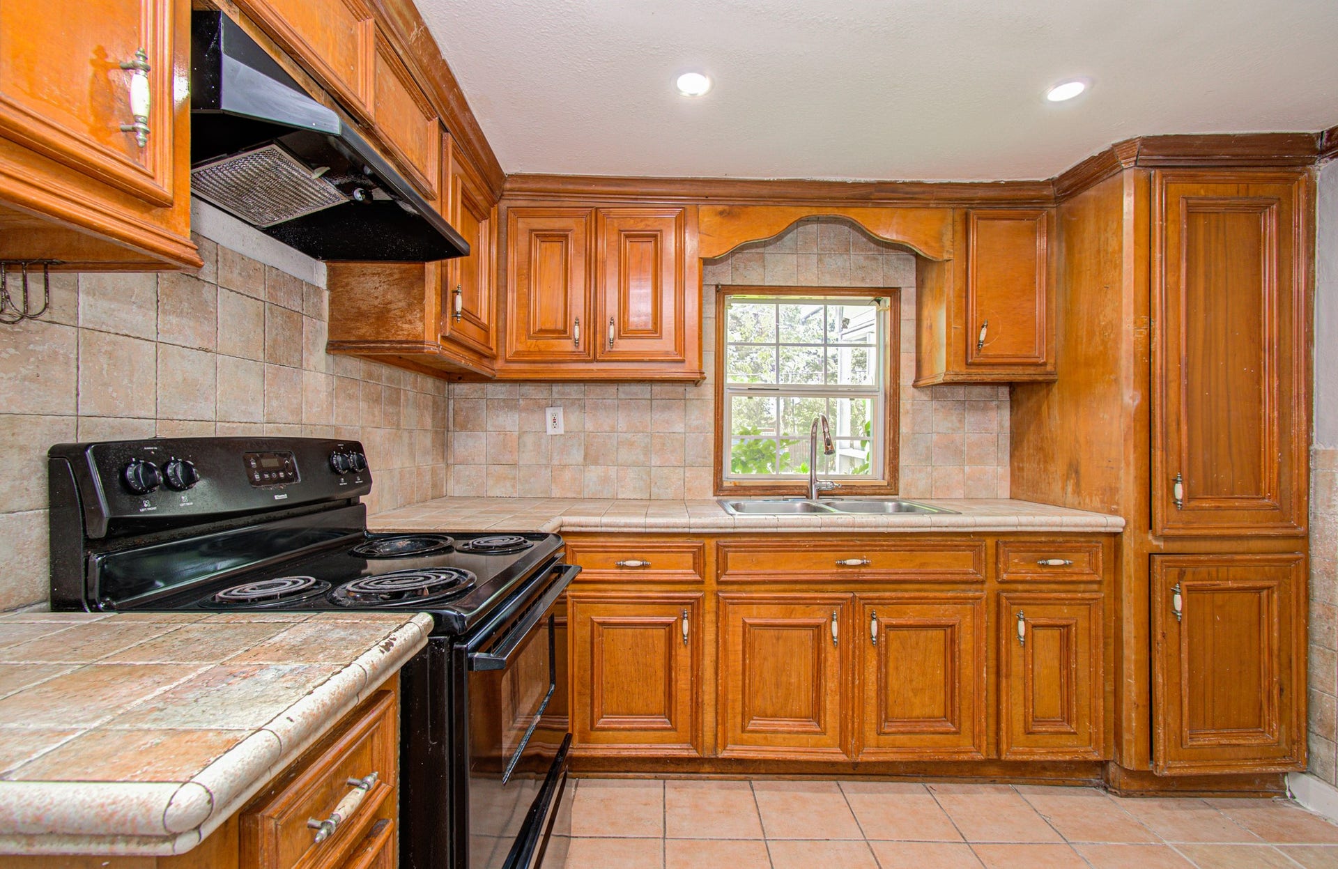 1016 Apache Street, Houston, TX 77022 1016 Apache Street, Houston, TX 77022