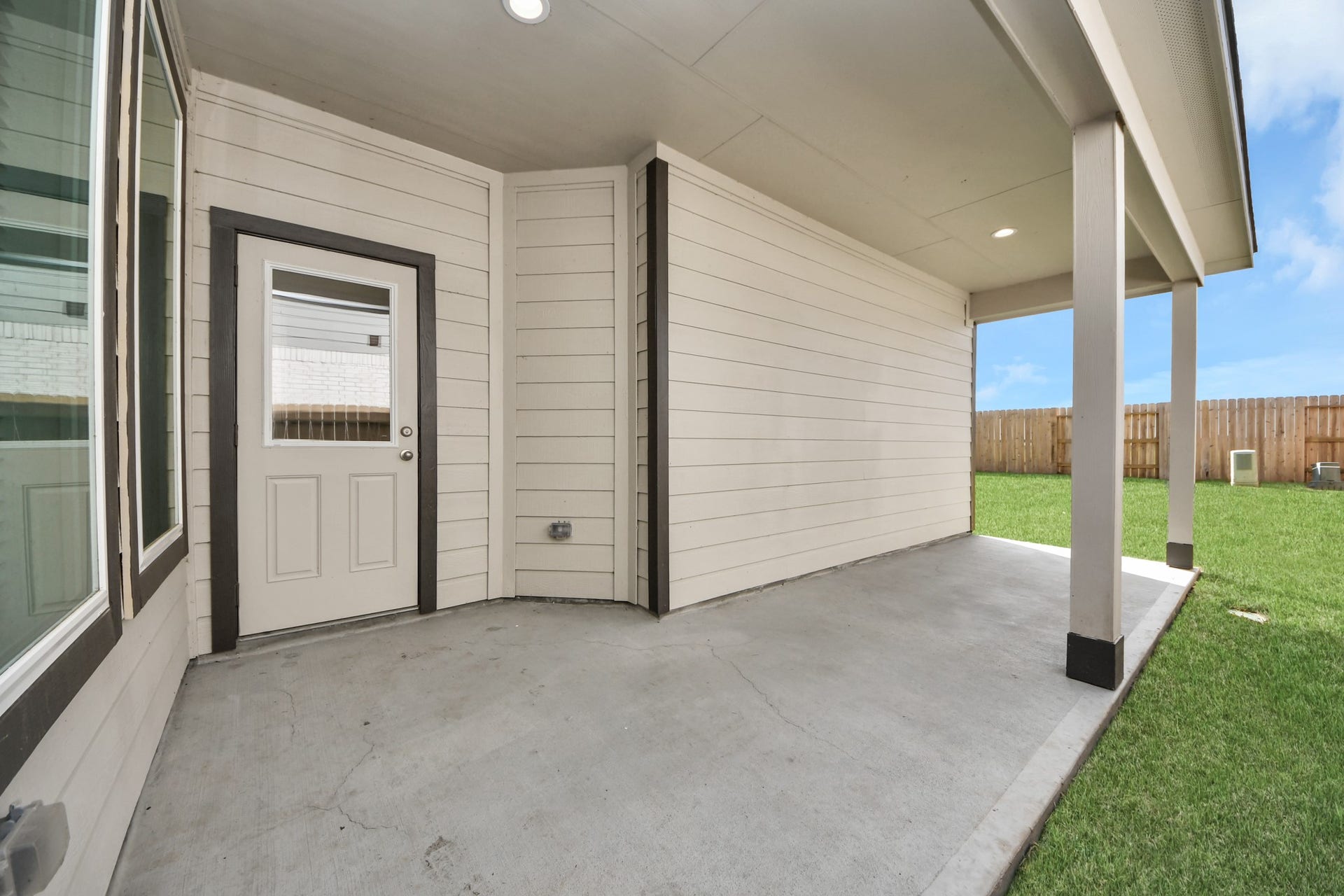 5822 Madison Trail Drive, Richmond, TX 77469 Experience outdoor living at its finest on this expansive covered patio, thoughtfully designed for BBQs and delightful outdoor dining. Sample photo of completed home with similar floor plan. Actual colors and selections may vary.