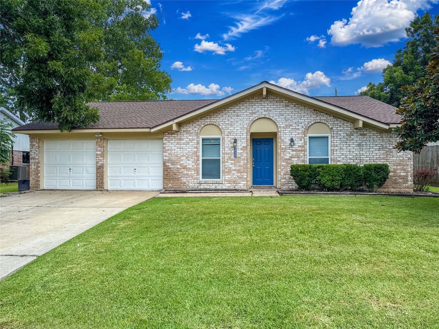 Property photo for 217 Mary Ann Drive, Friendswood, TX